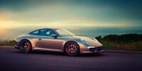 Картинка с Porsche 911 на фоне моря