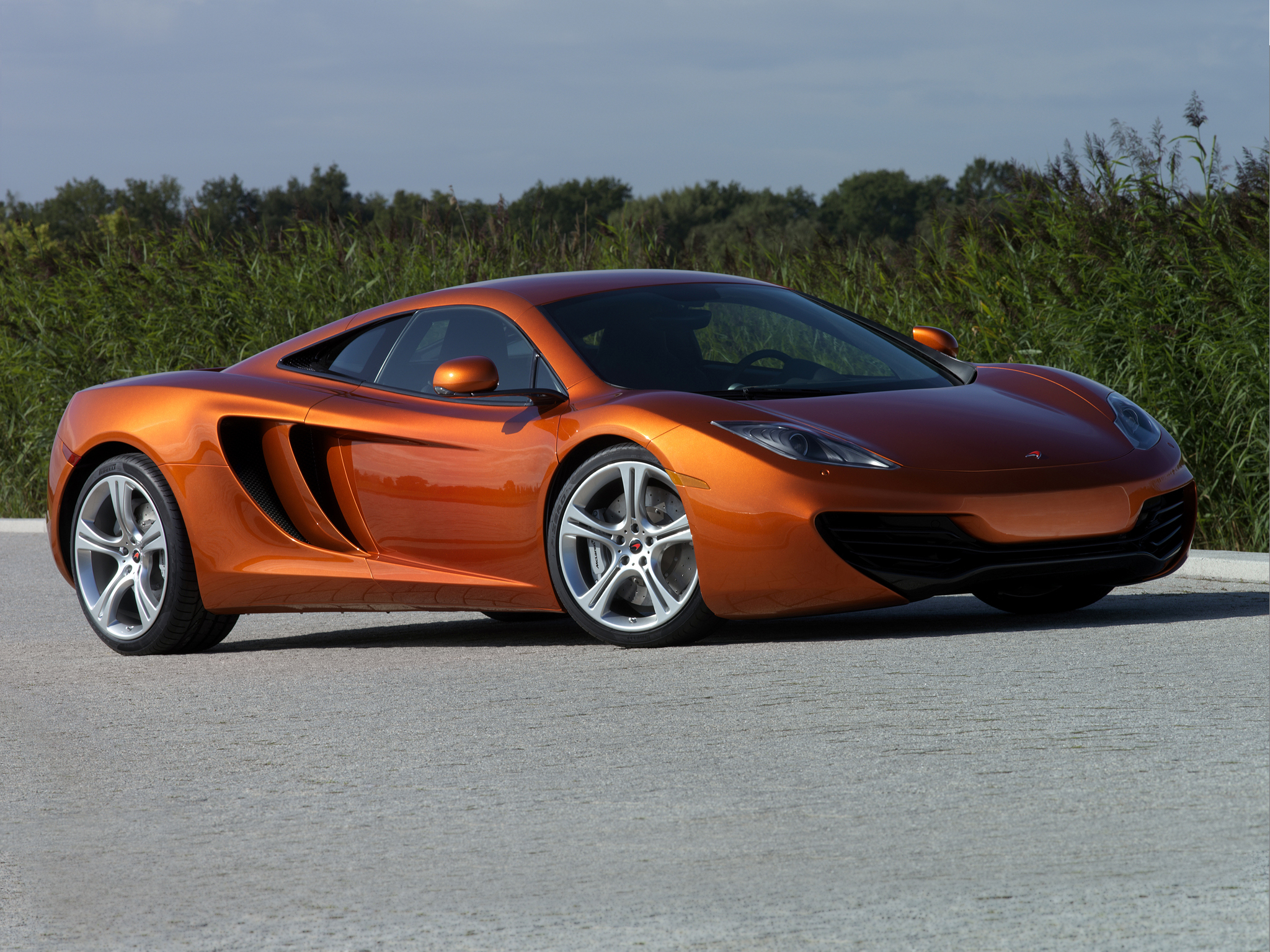 Free photo McLaren 12C in bronze.