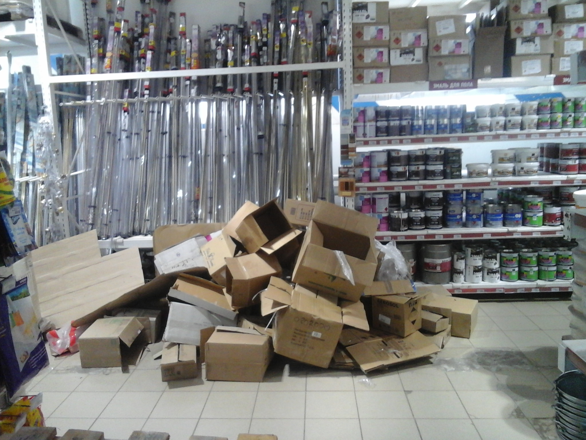 Бесплатное фото Помойка с коробками