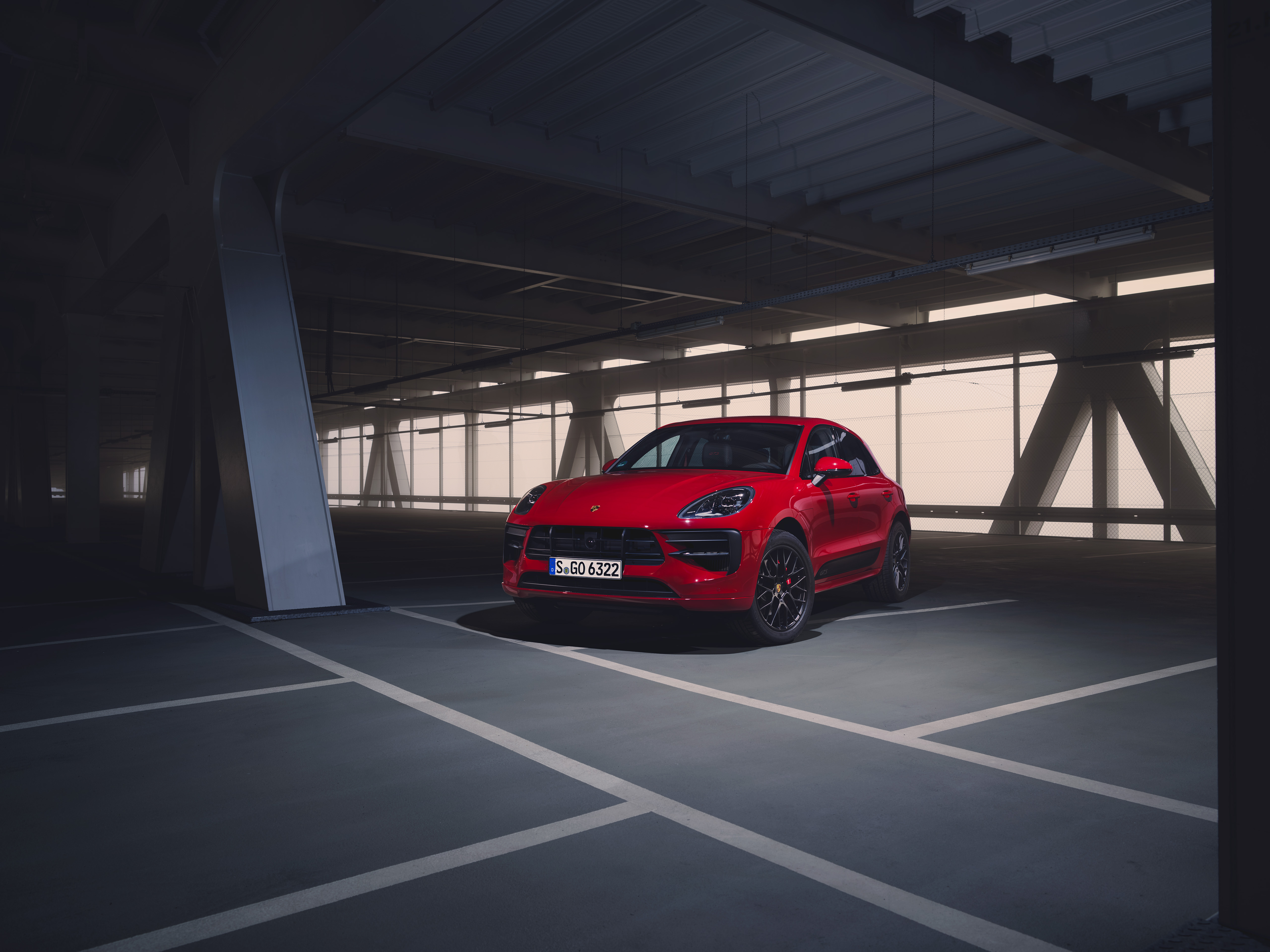 Free photo Red 2020 Porsche Macan