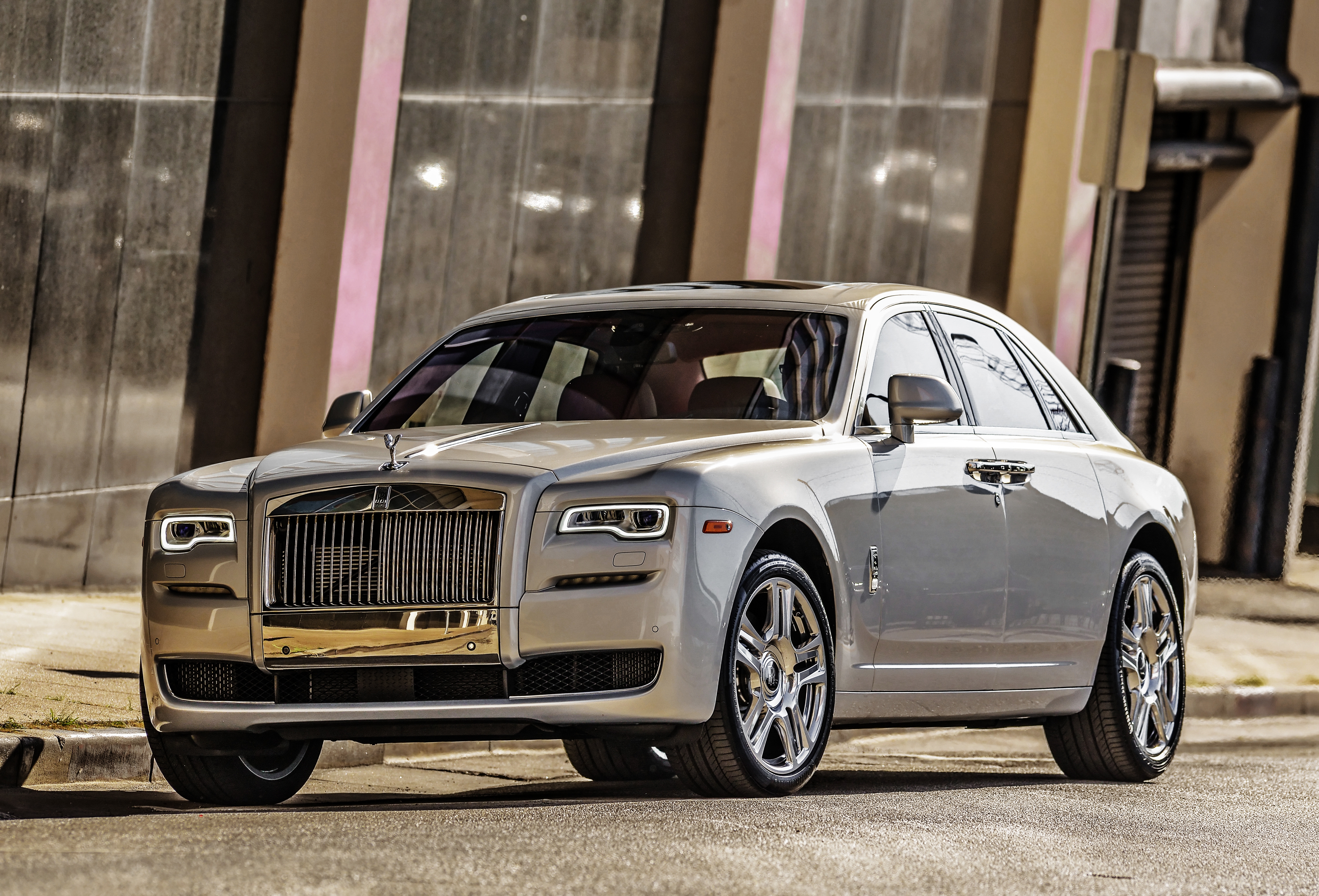 Обои Rolls Royce Ghost серебро передний план на рабочий стол