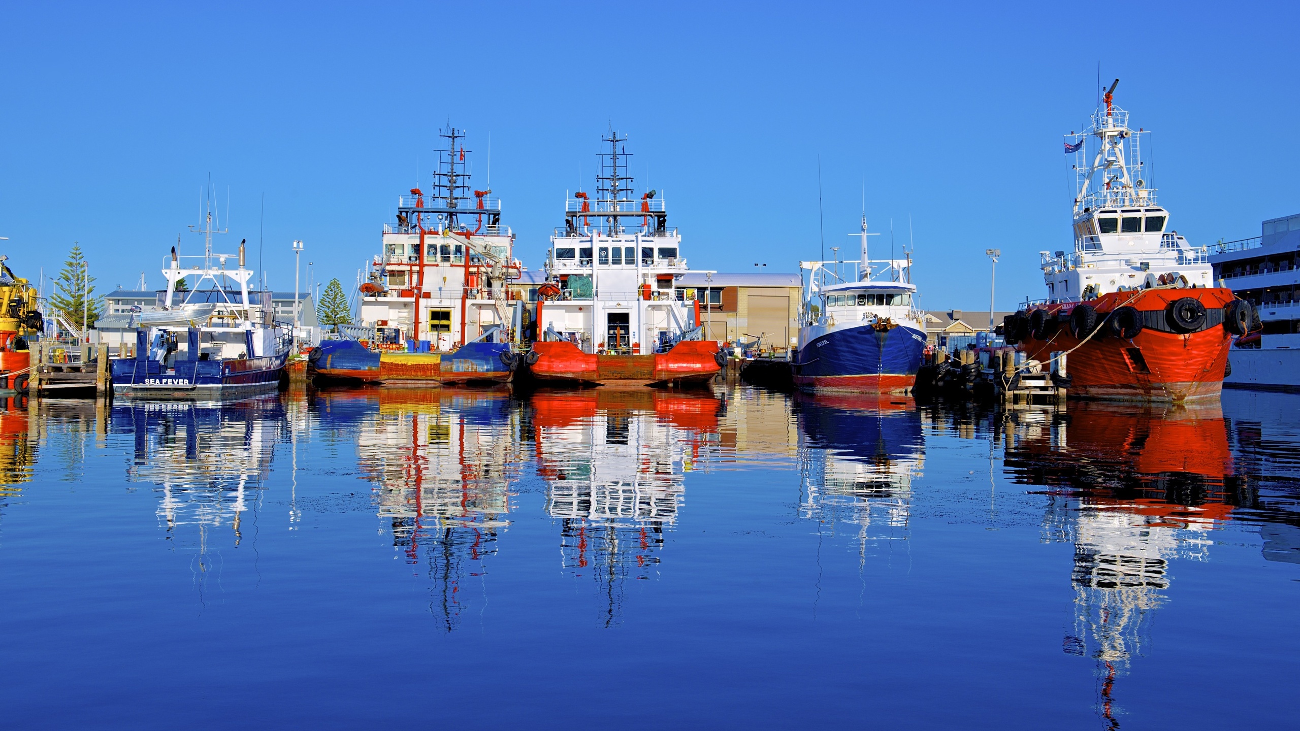 Wallpapers sea reflection port on the desktop