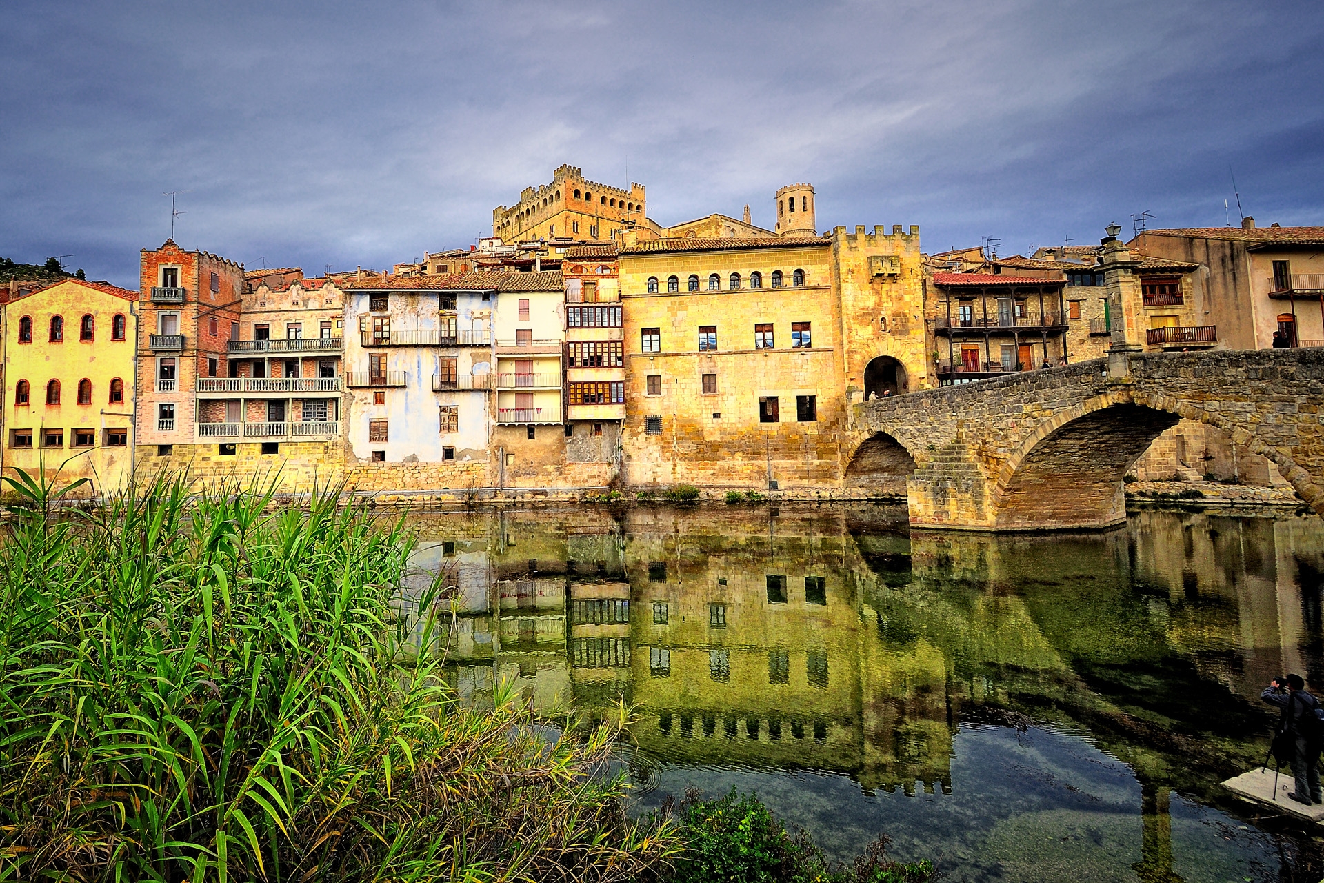 Free photo Stone bridge over a water canal in Spain