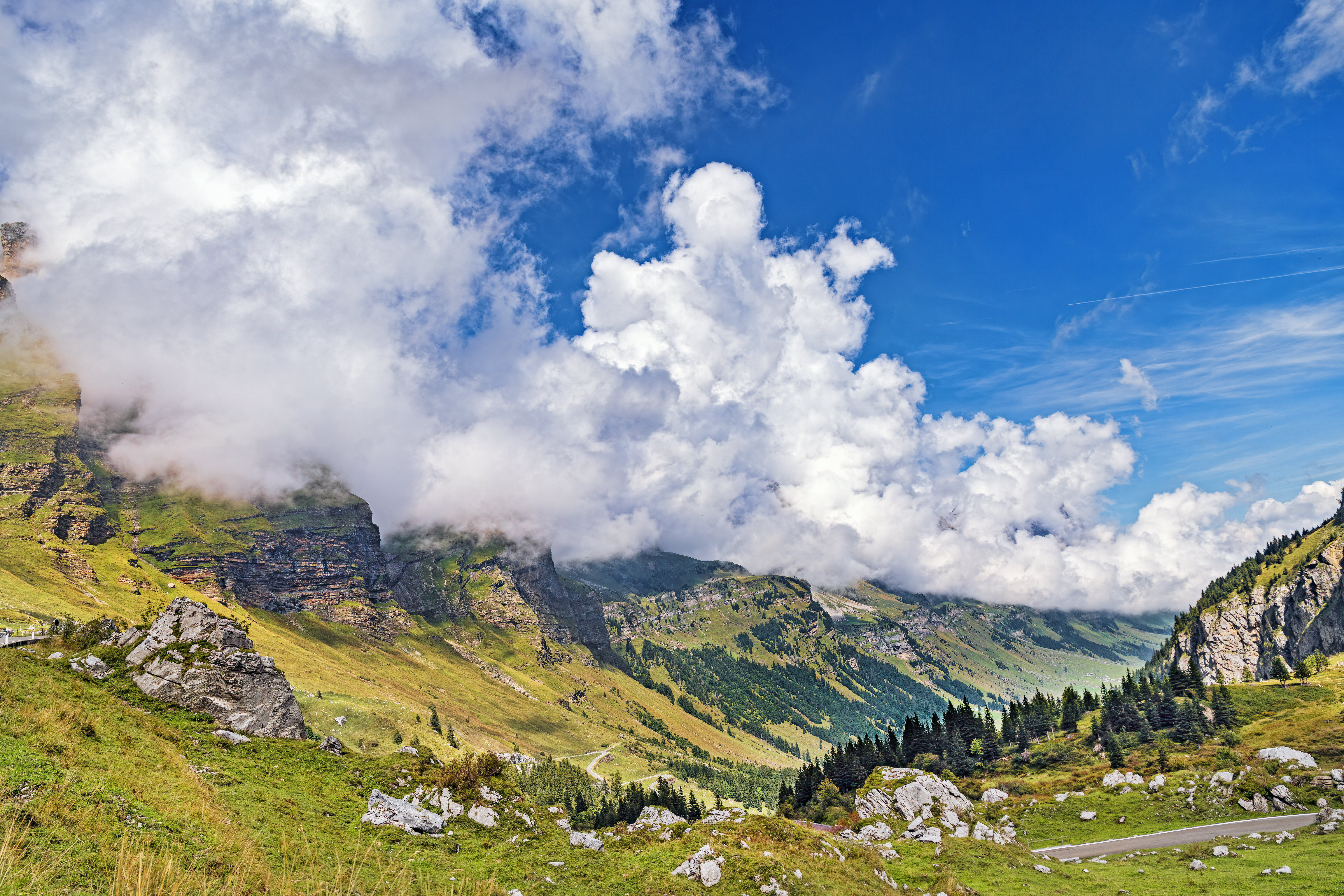 Free photo Lowland with white clouds