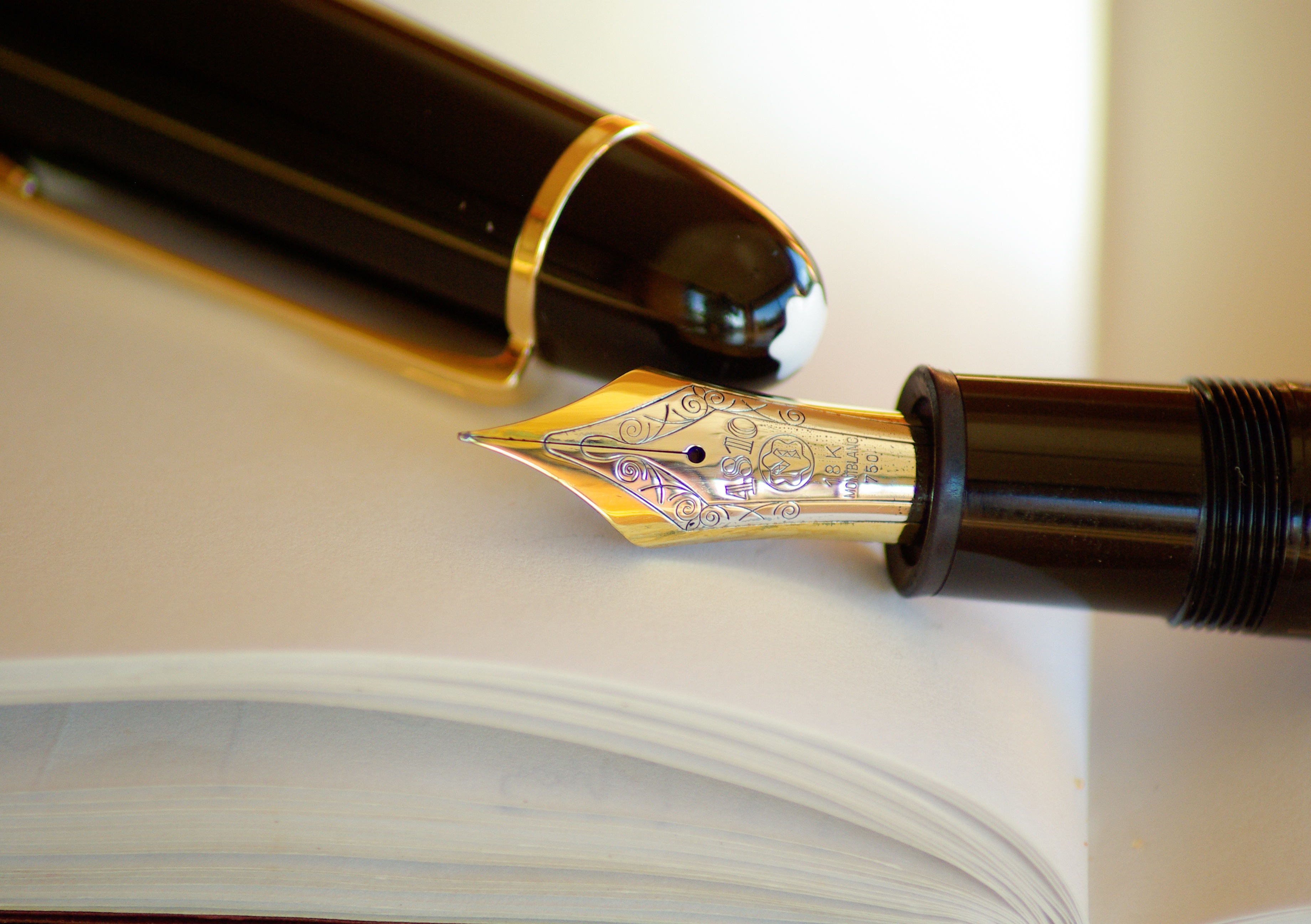 Wallpapers writing pen ink on the desktop