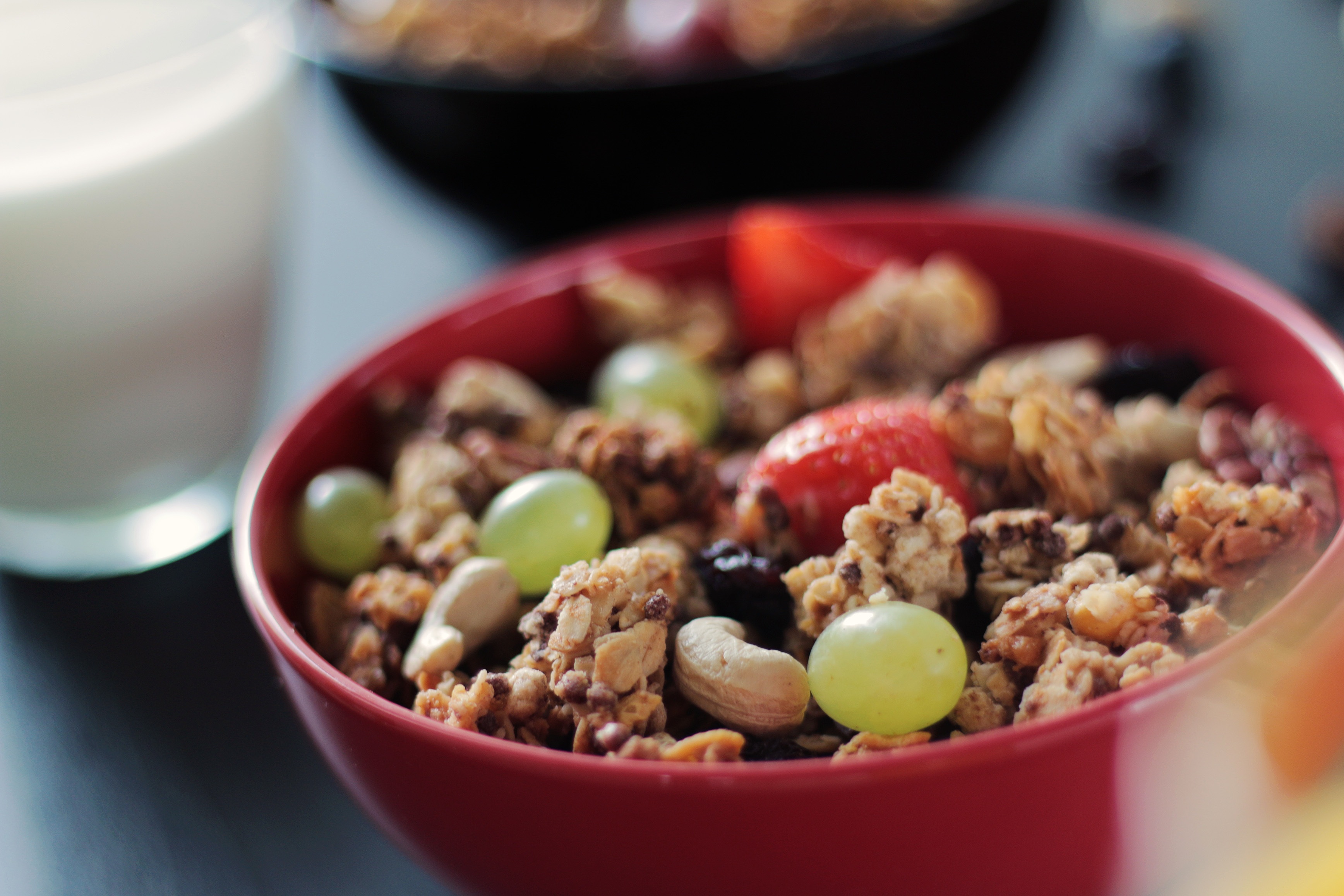 Free photo Wallpaper with a plate of fruit muesli