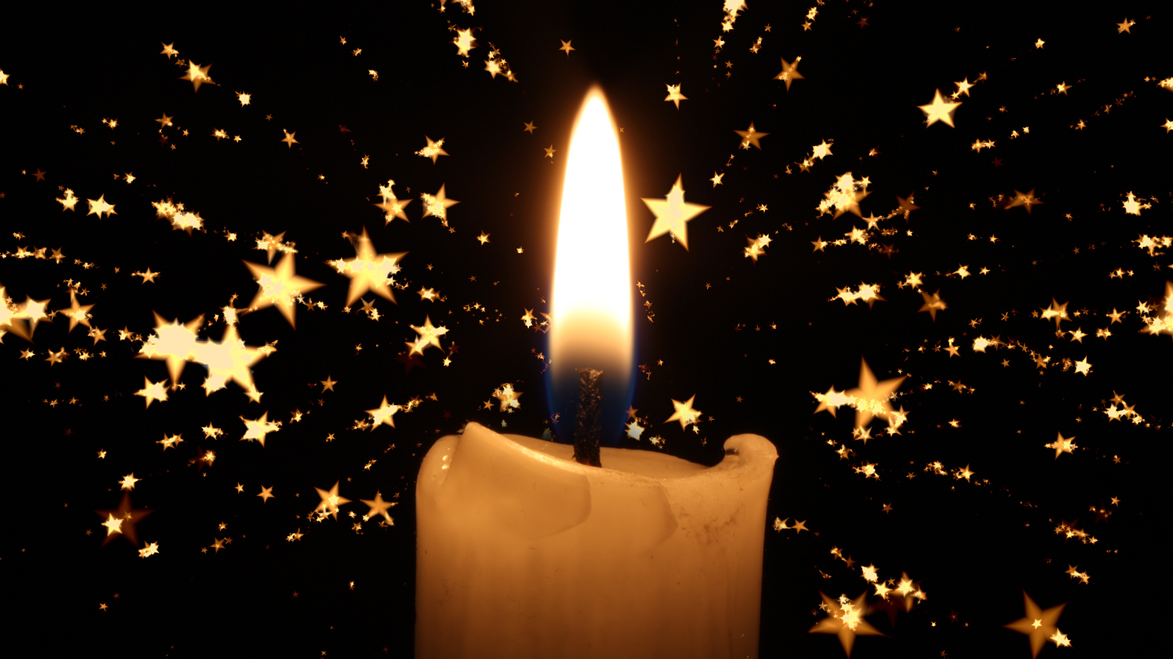 Бесплатное фото Пламя свечи со звездами