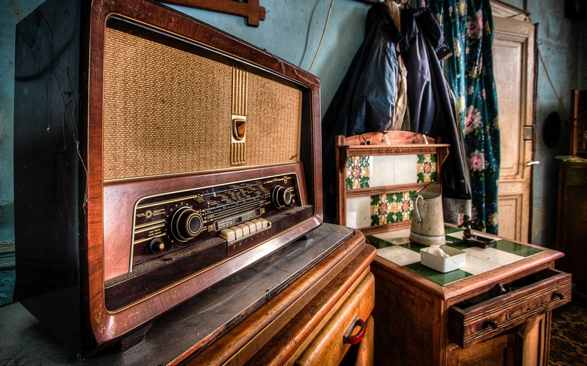 免费照片一台老式收音机
