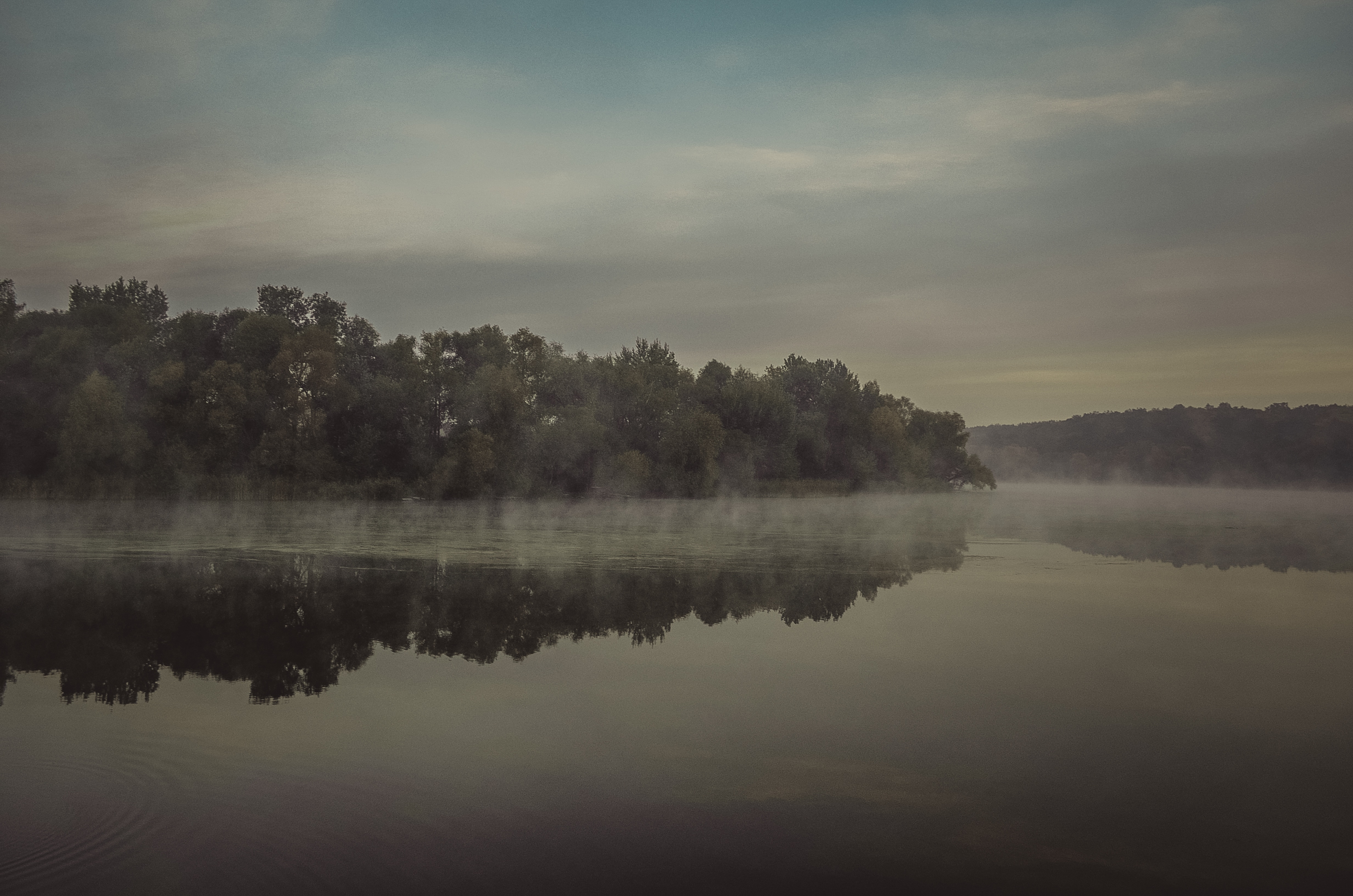 Free photo A little haze by the river at sunset