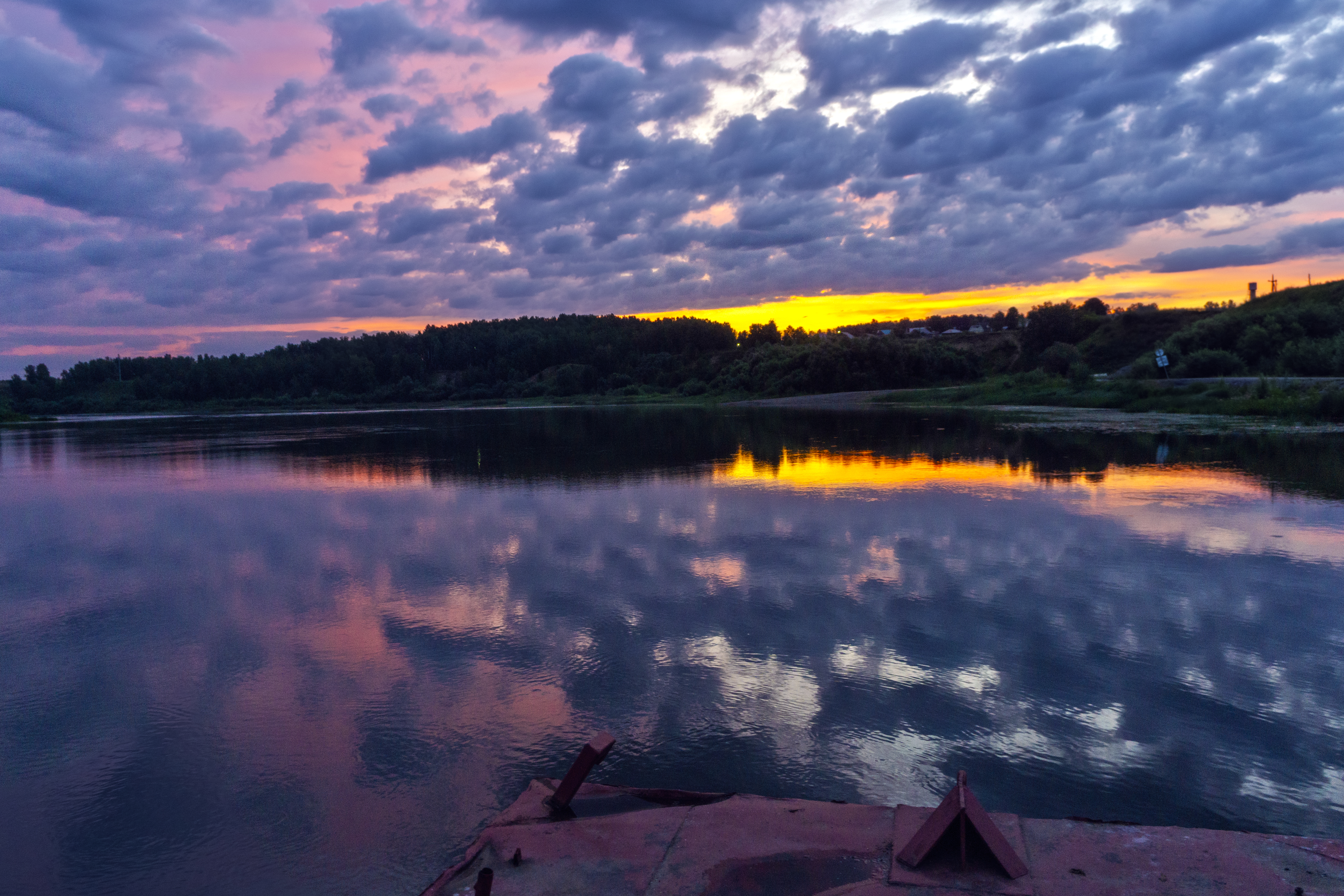免费照片西伯利亚河流上的美丽晨空