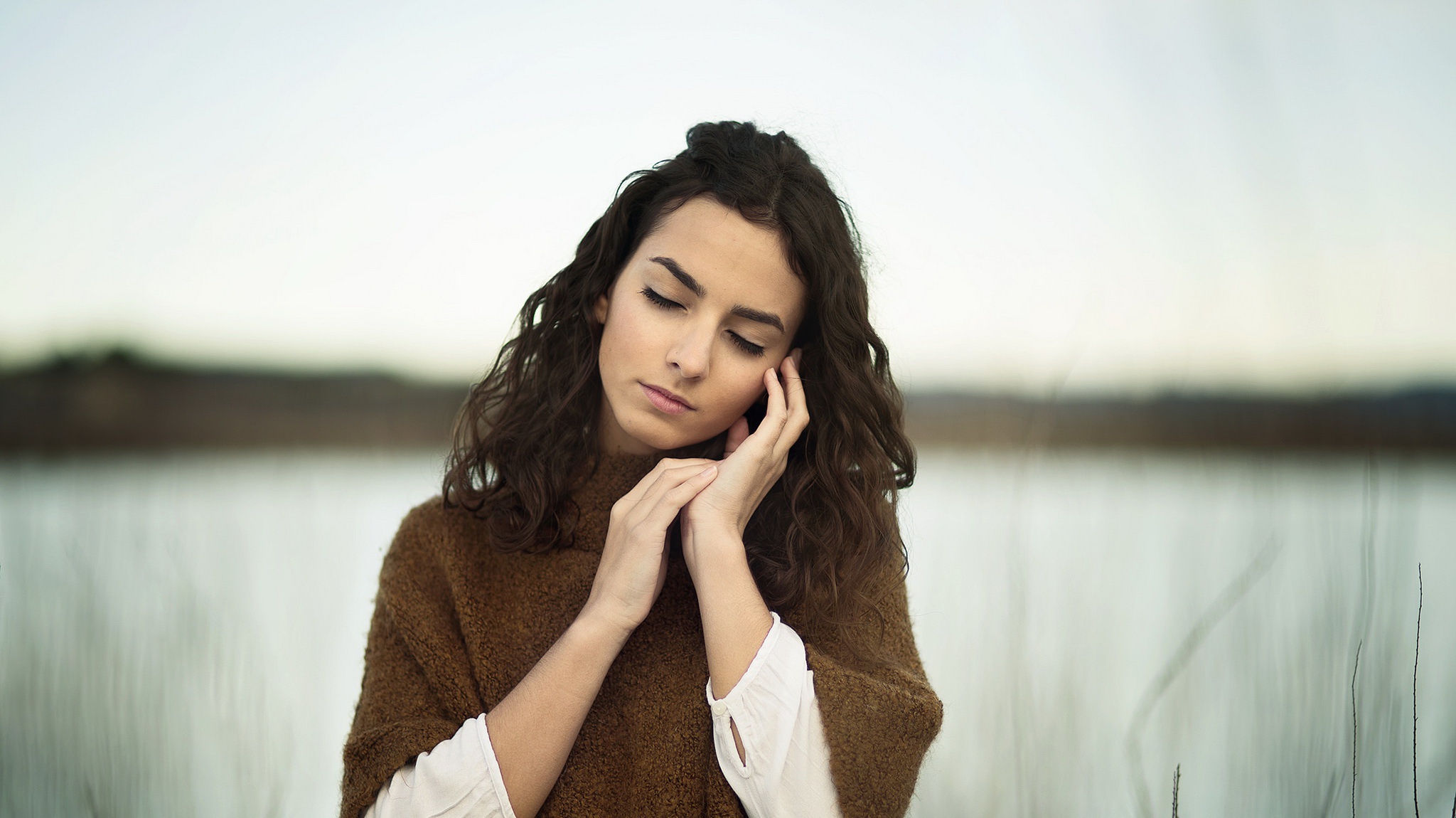 Wallpapers portrait woman woman outdoors on the desktop