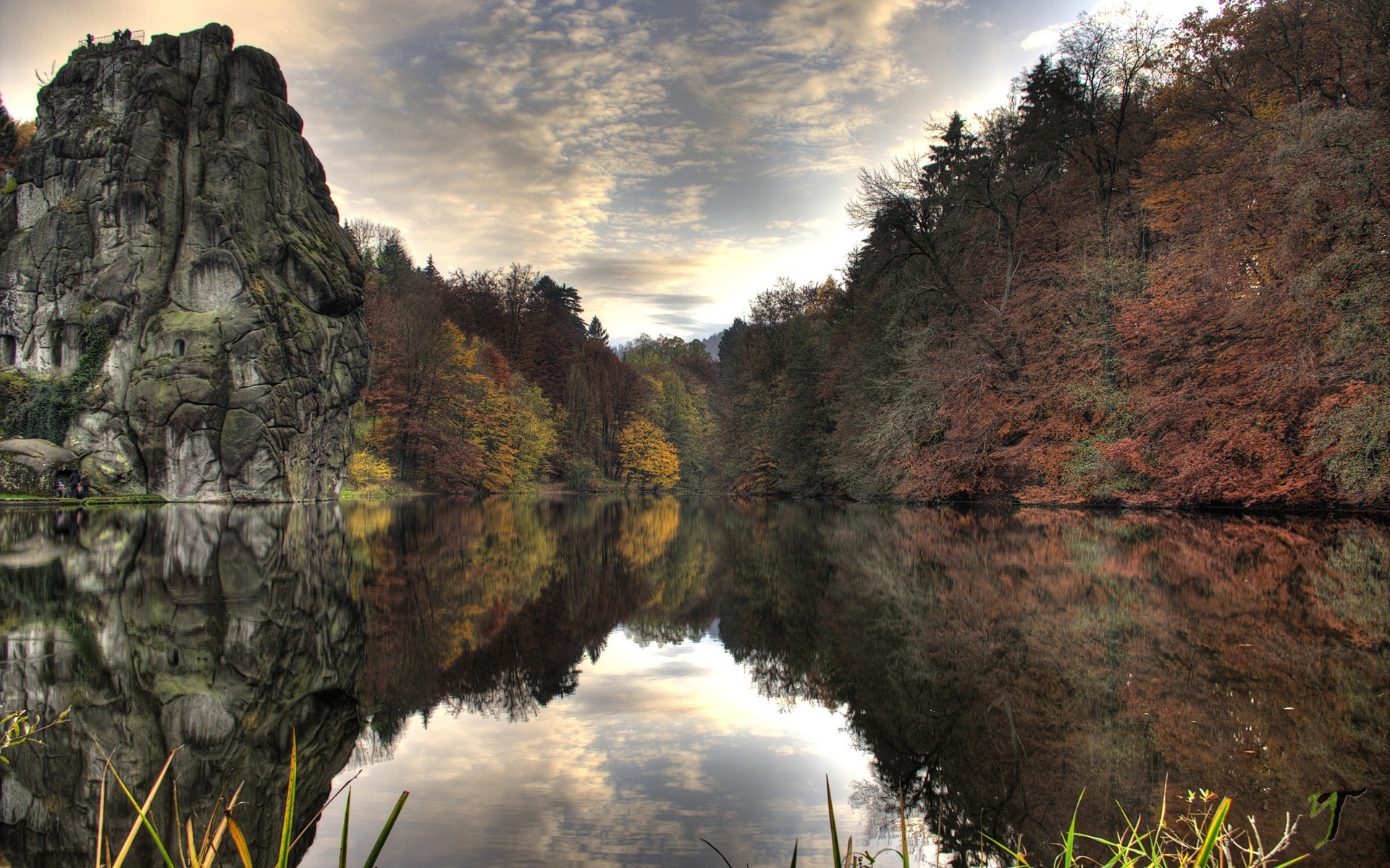 Free photo Waterway in the early morning on the lake