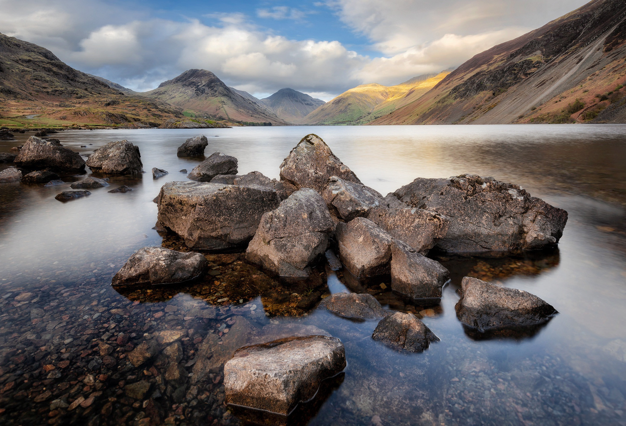 Free photo Big rocks in the lake