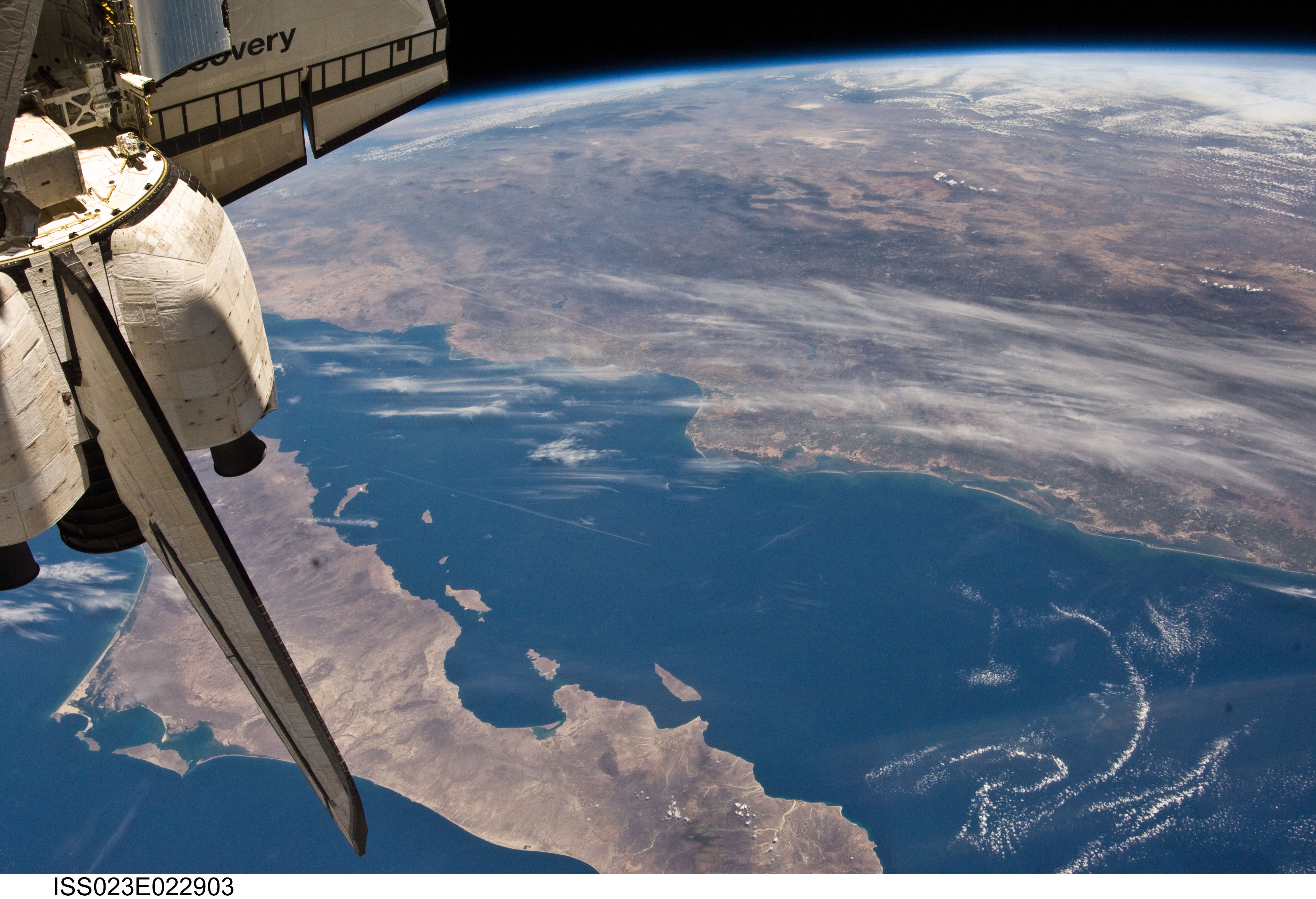 桌面上的壁纸大气层 地球 天空