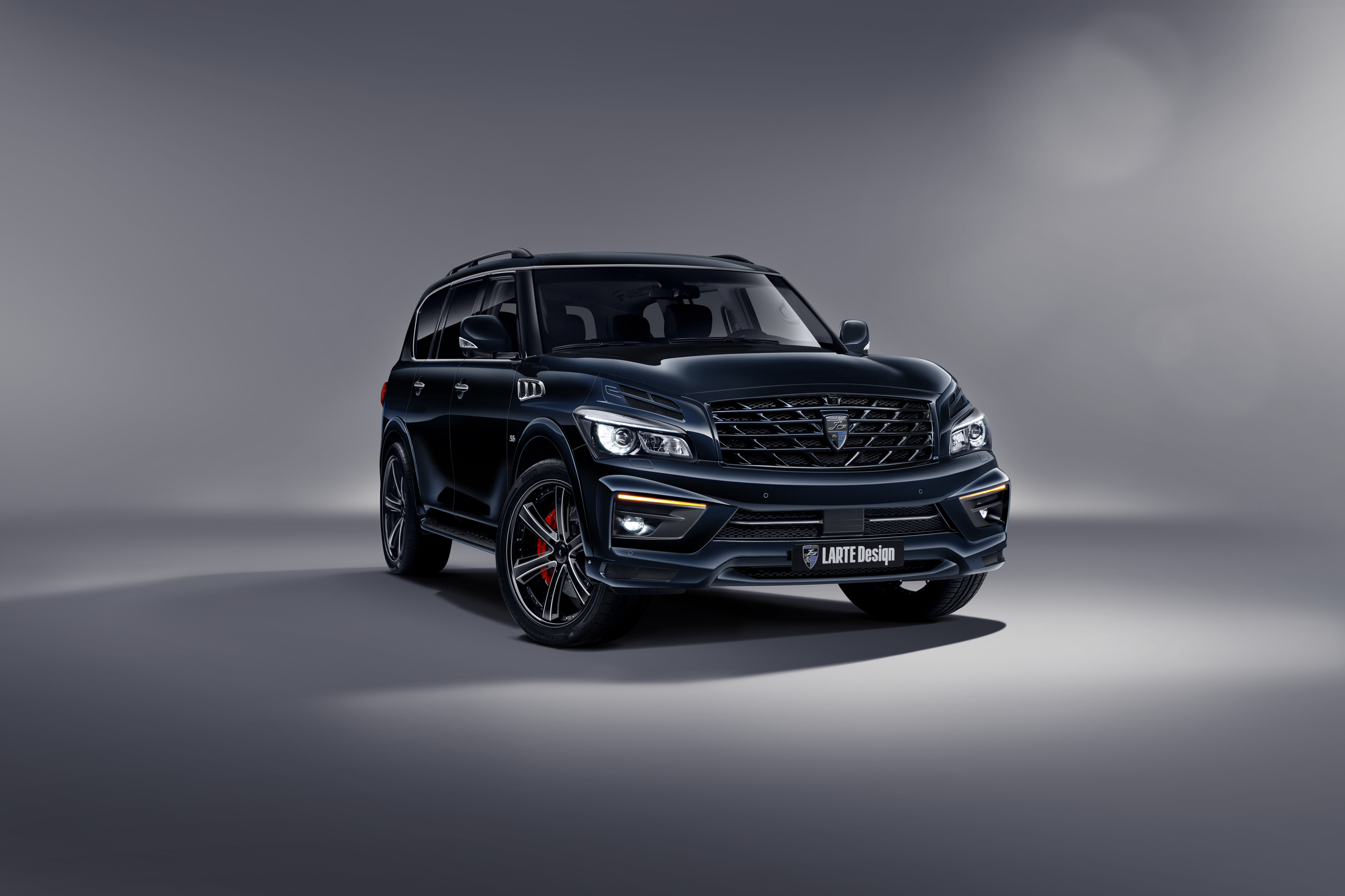 Бесплатное фото Infiniti qx80 черного цвета