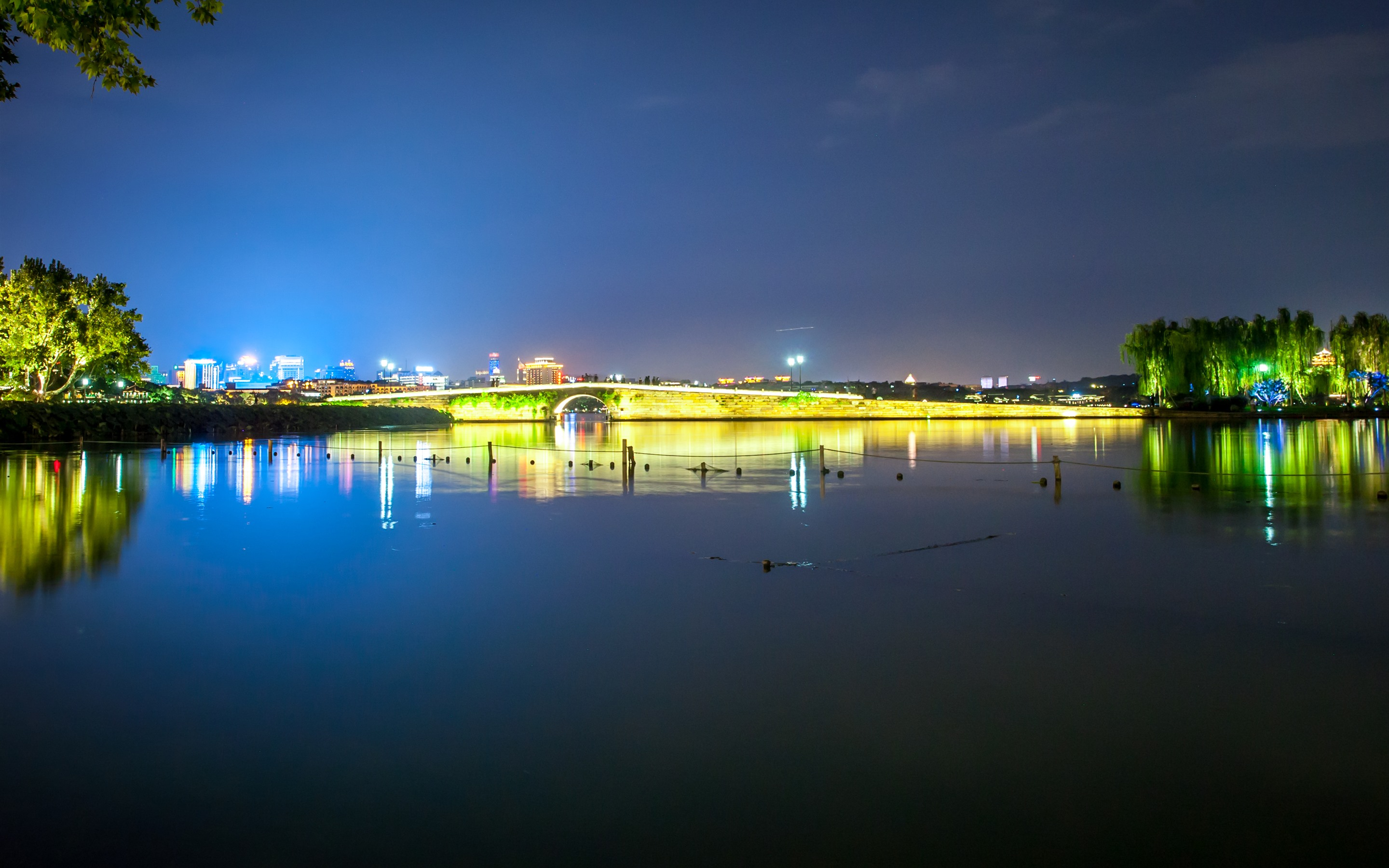 中国的一座光芒四射的桥梁