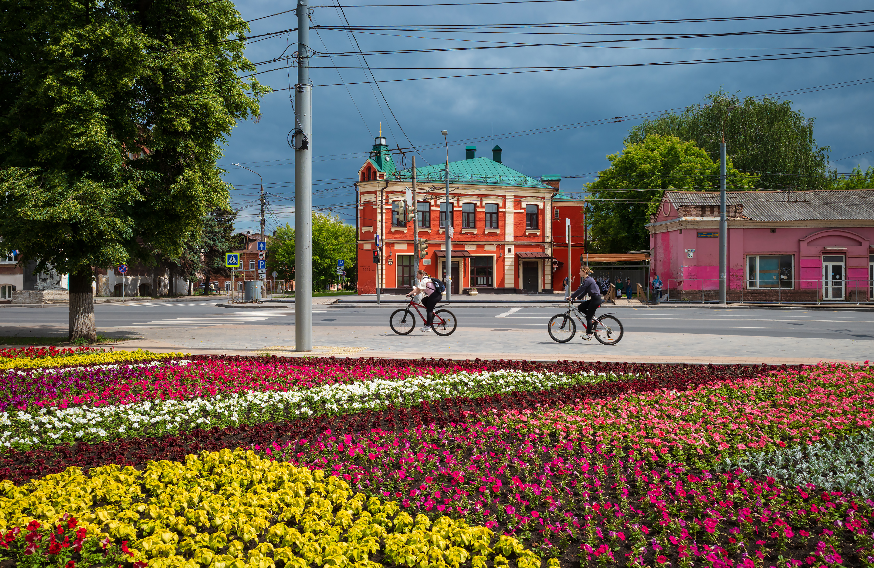 Бесплатное фото Городская улица летом