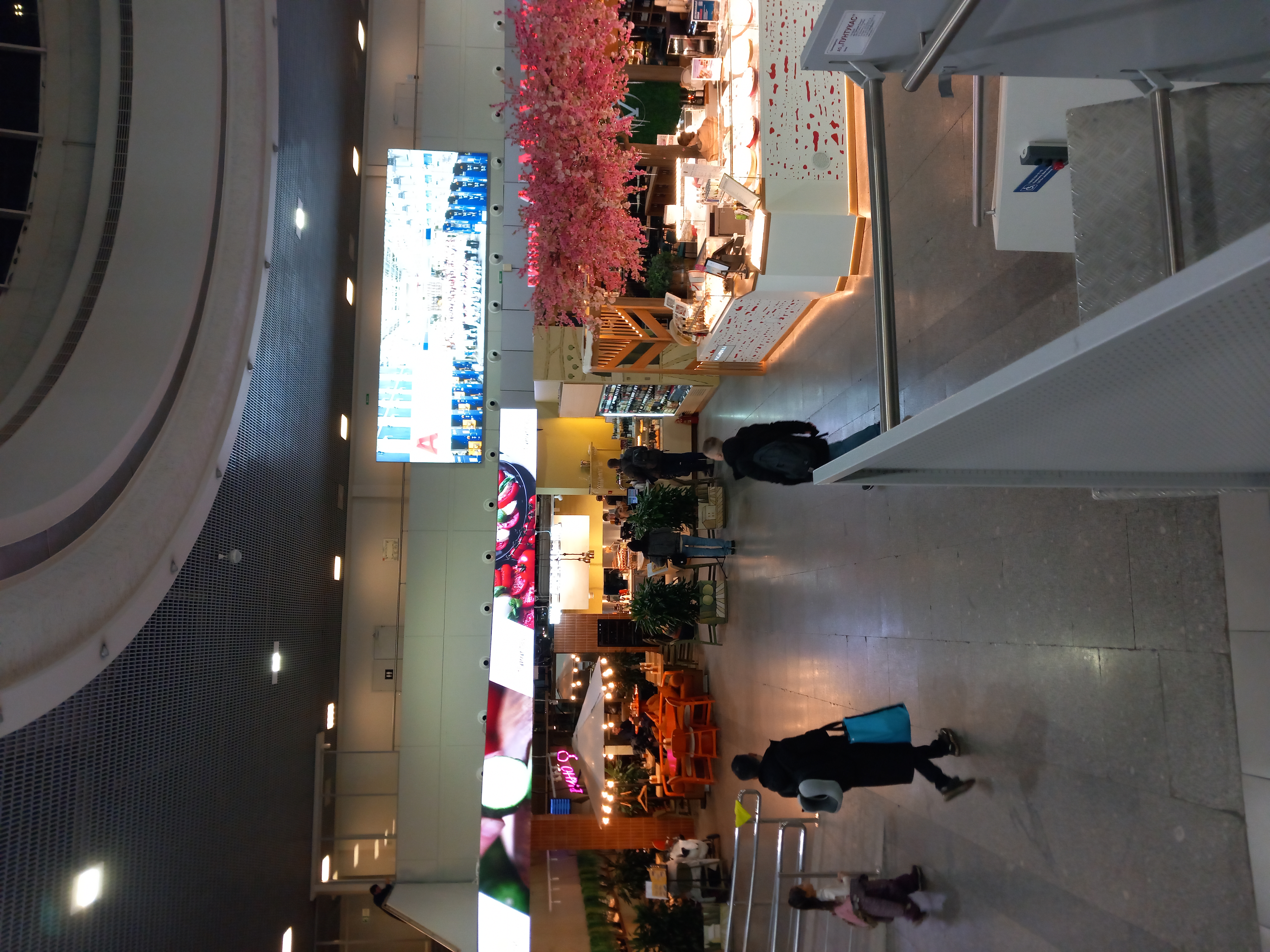 Бесплатное фото Аэропорт Питера 2 этаж