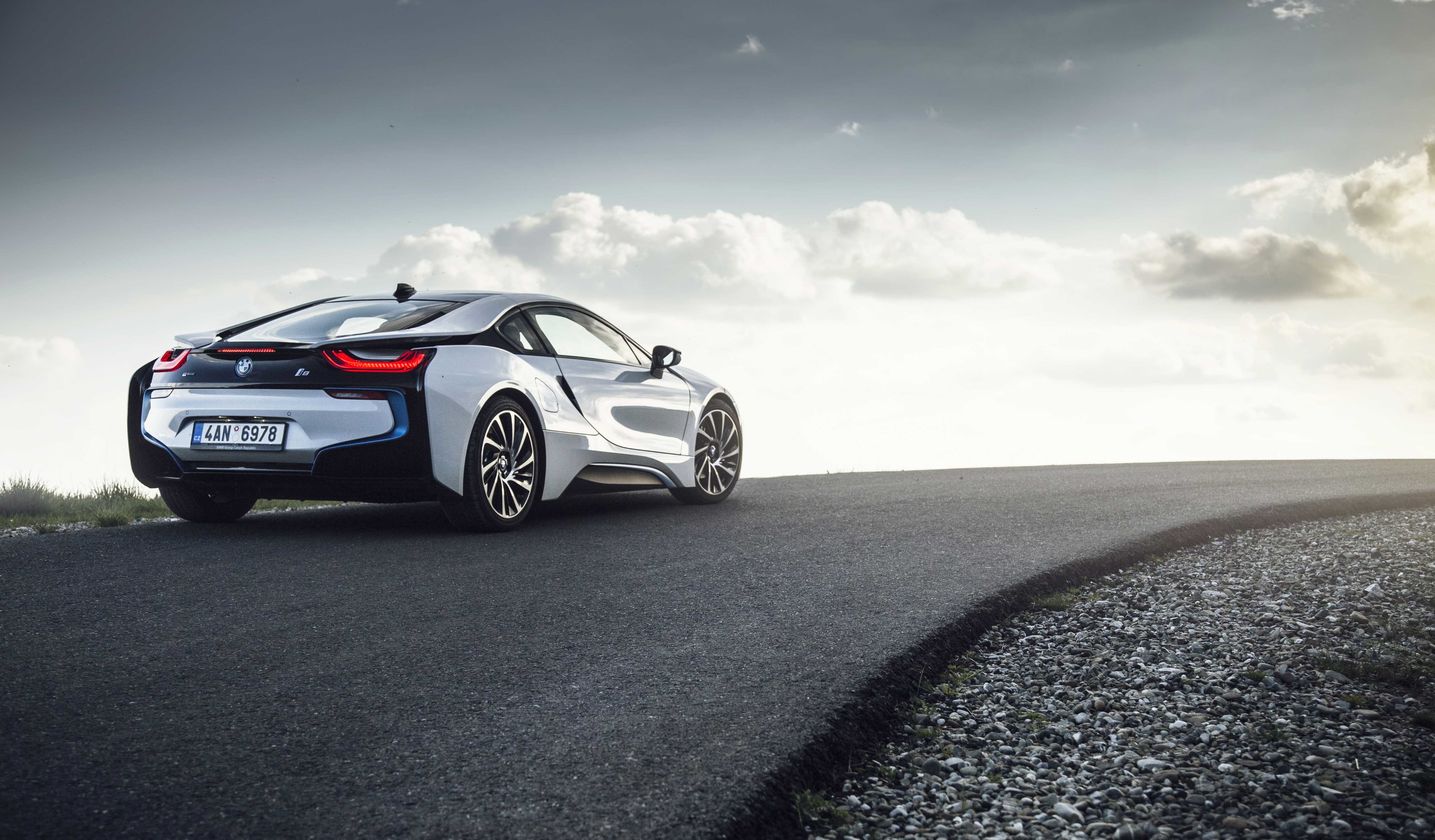 Бесплатное фото Задняя часть BMW I8 для пк
