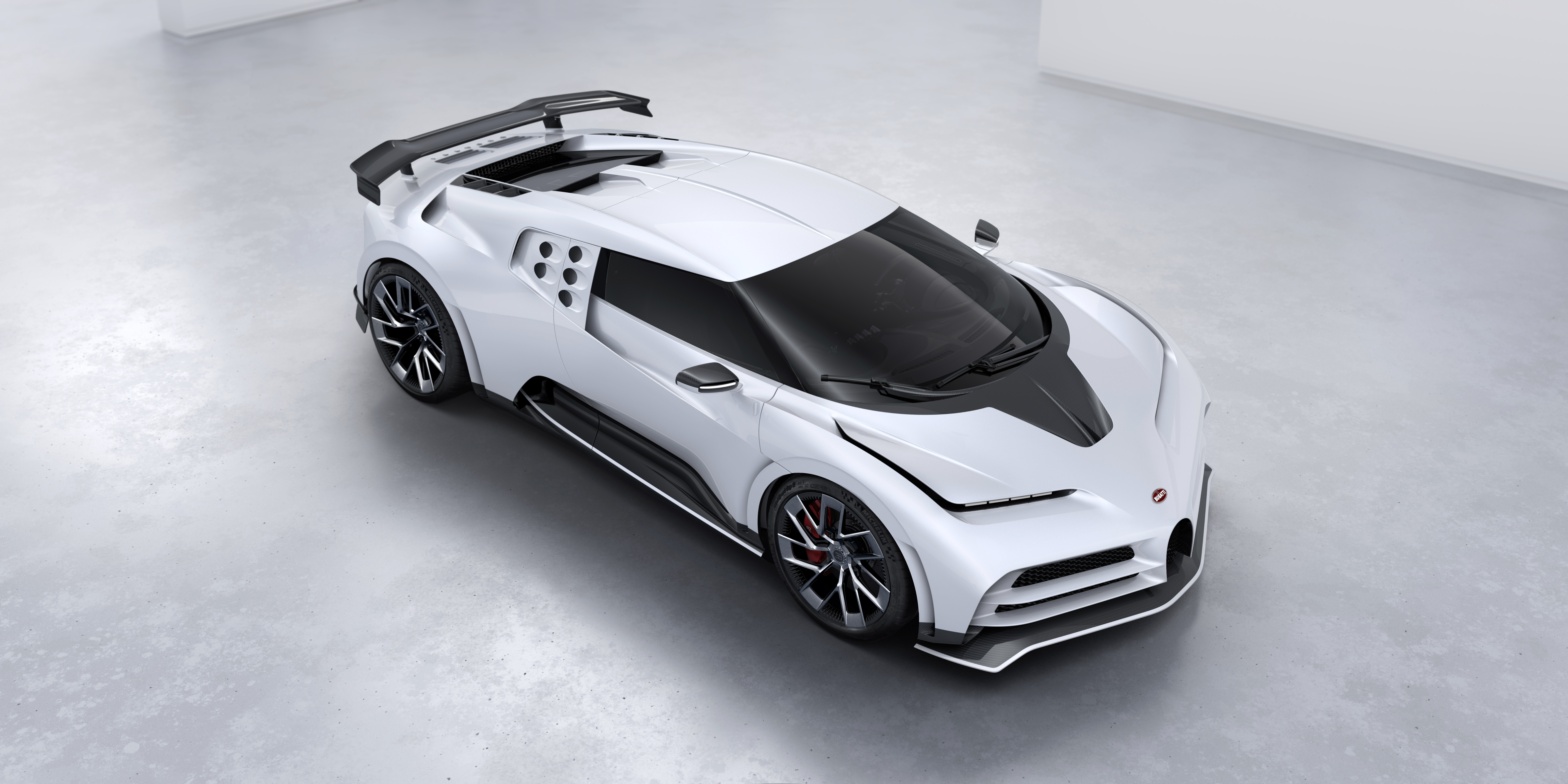 Free photo White Bugatti Centodieci photographed from above