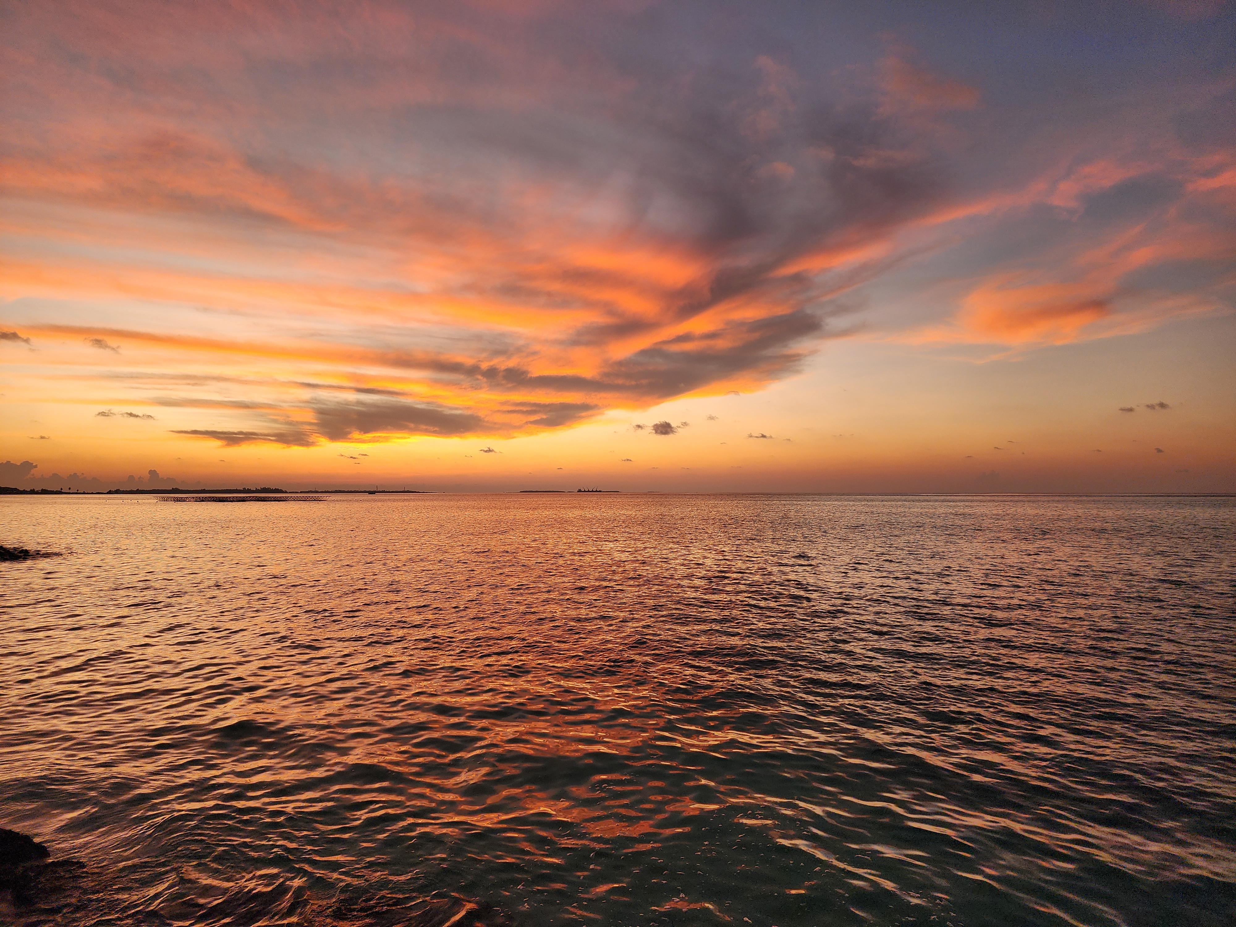 Бесплатное фото Закат над бирюзовой водой