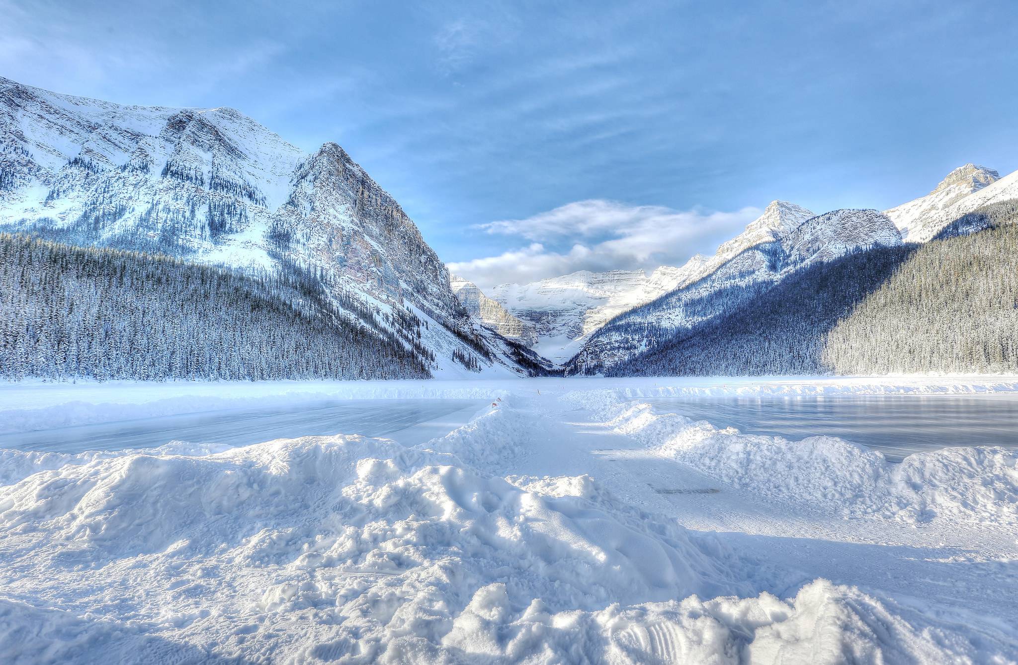 Wallpapers mountains Banff lake on the desktop