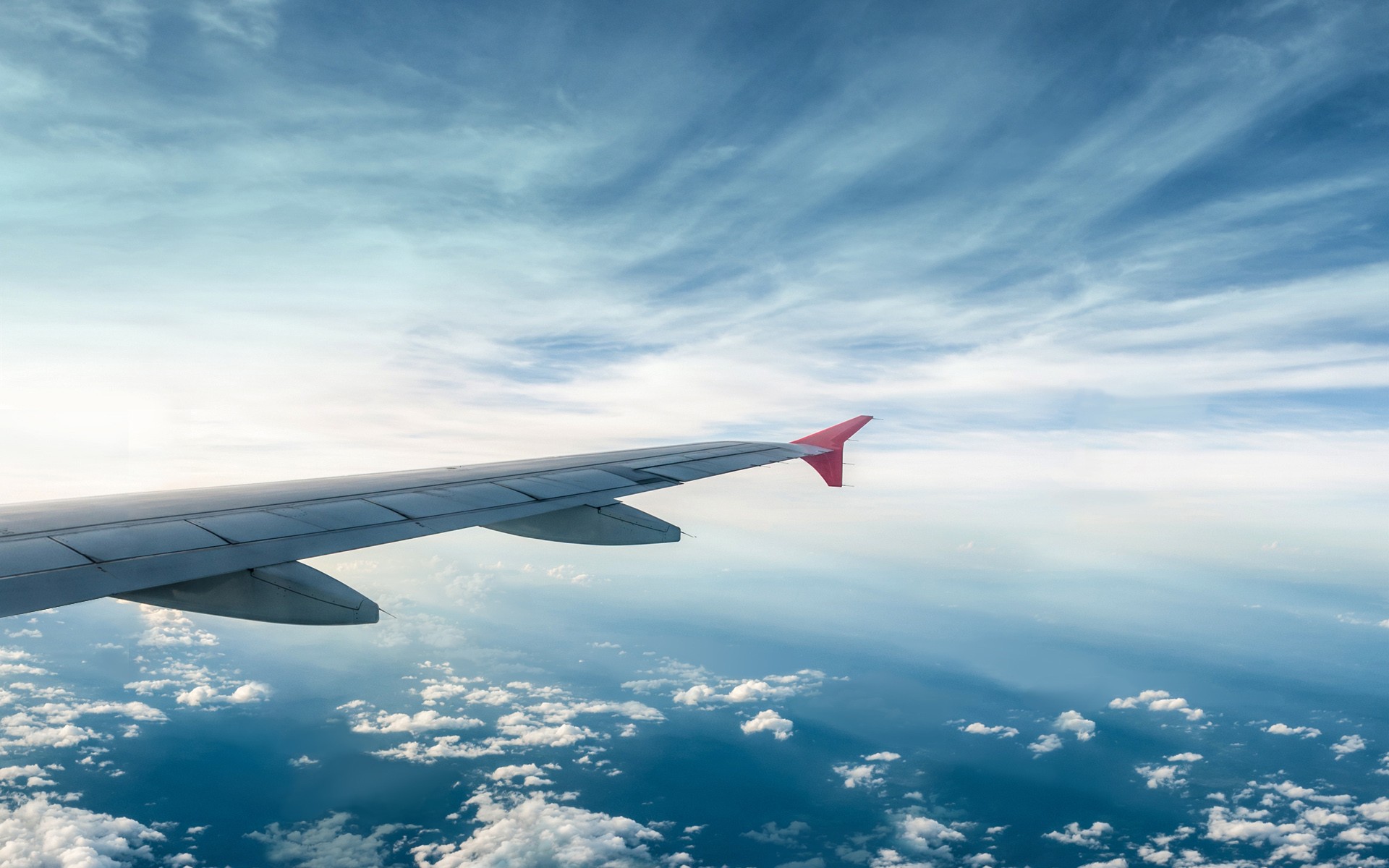 Free photo The wing of an airplane flying over the clouds