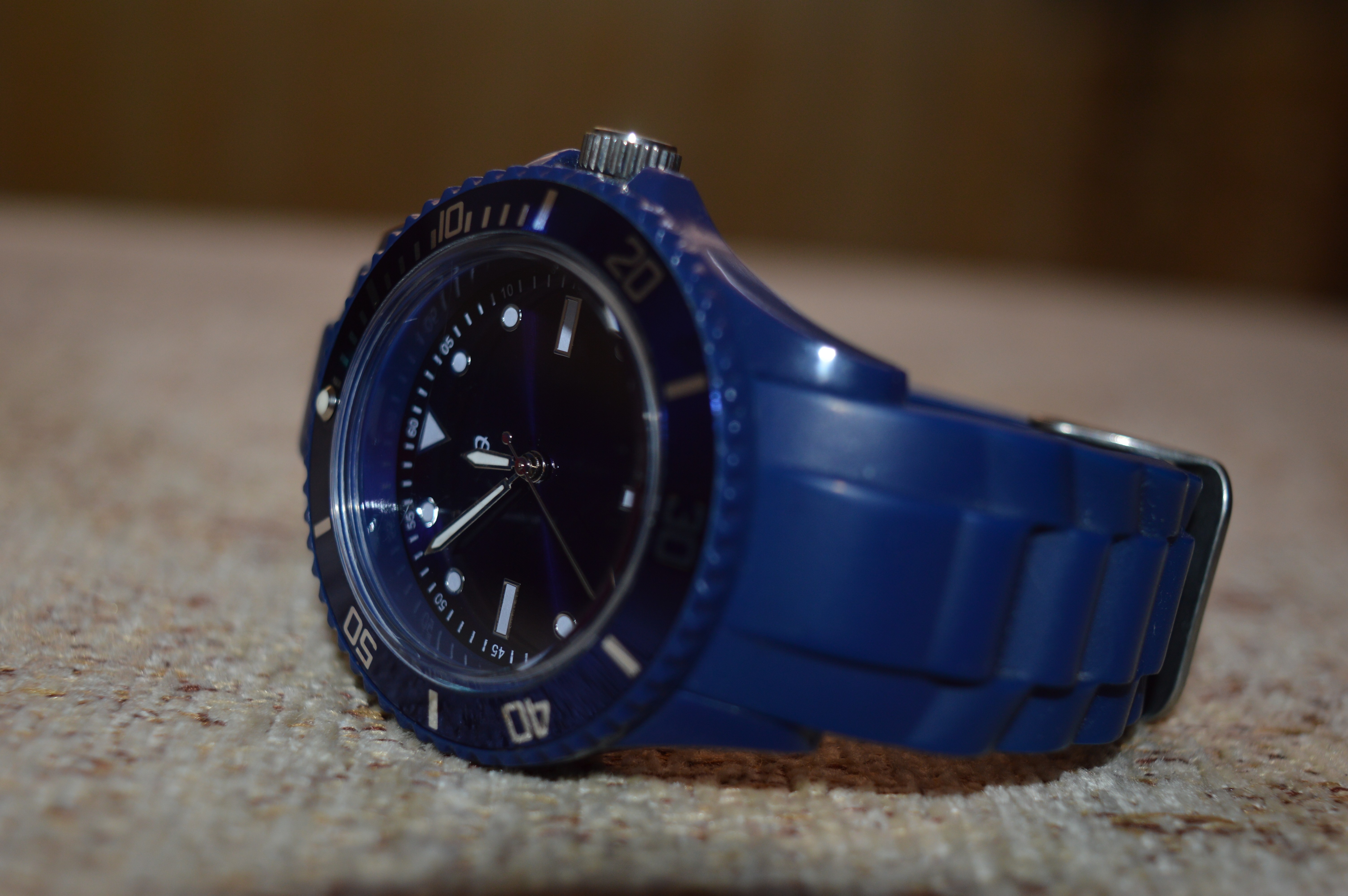 Wallpapers watch blue hand on the desktop