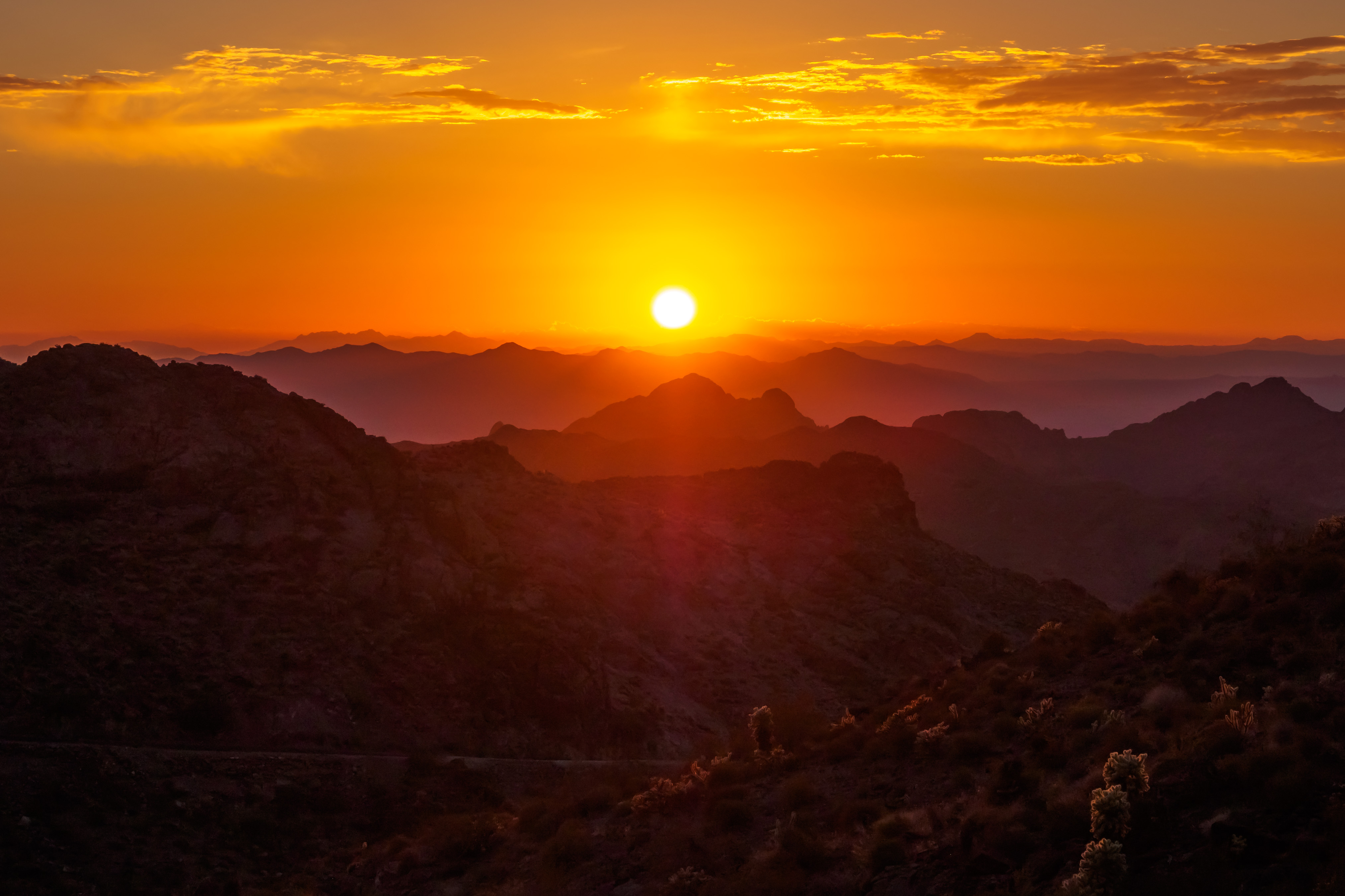 Огненное небо над горами