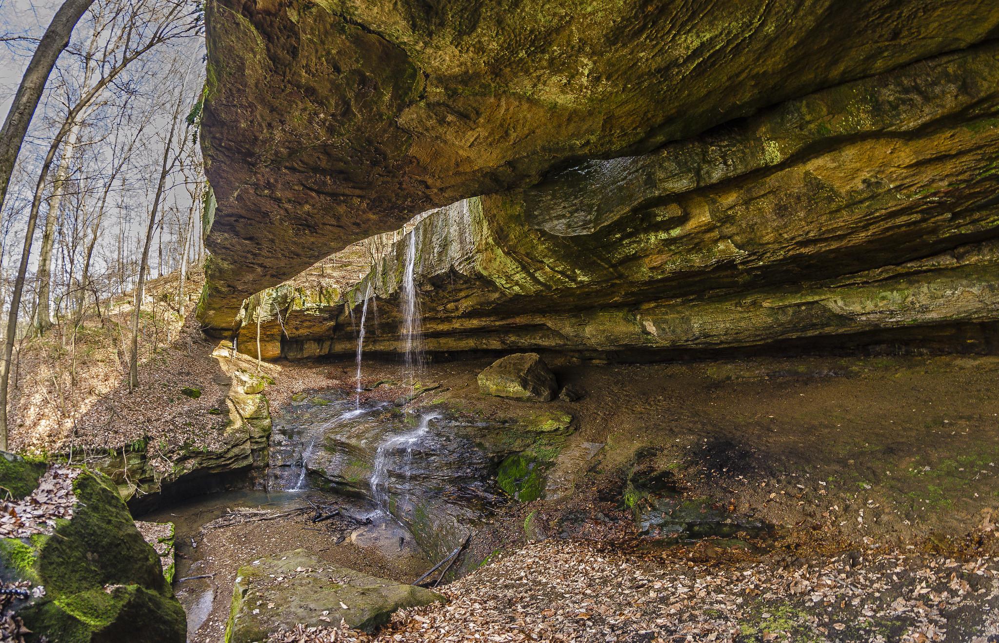 Обои Natural Rock Bridge in Hocking Hills State Park Ohio осень на рабочий стол