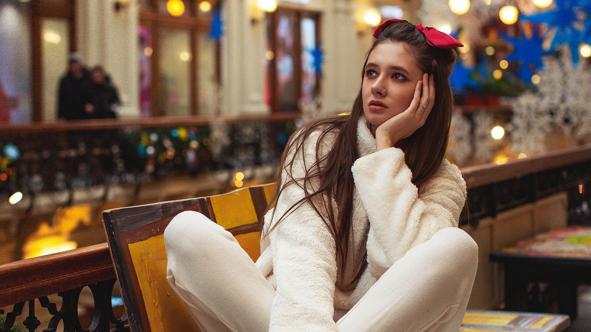 Free photo Girl on the bench