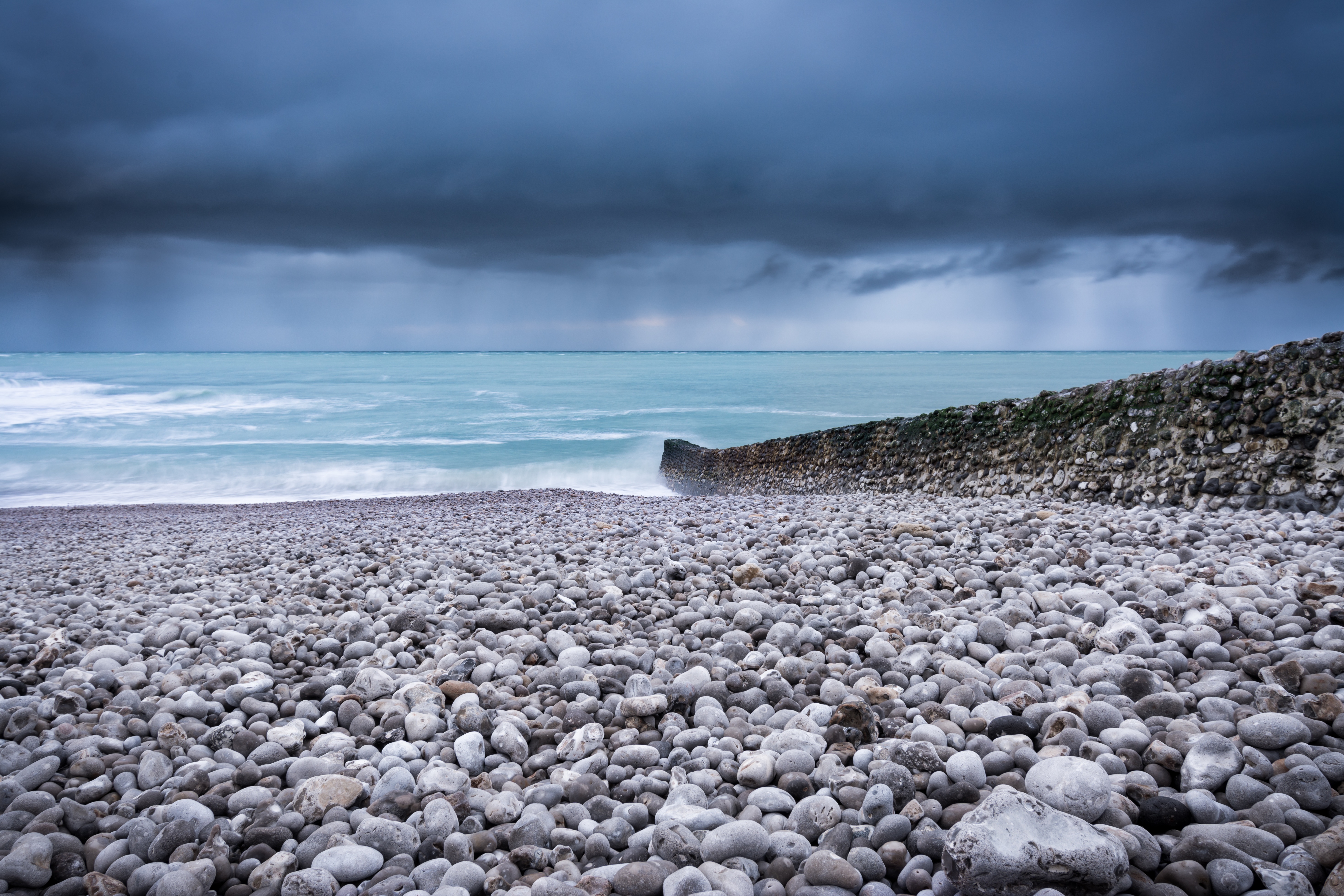 Free photo A beach at sea made of pebbles