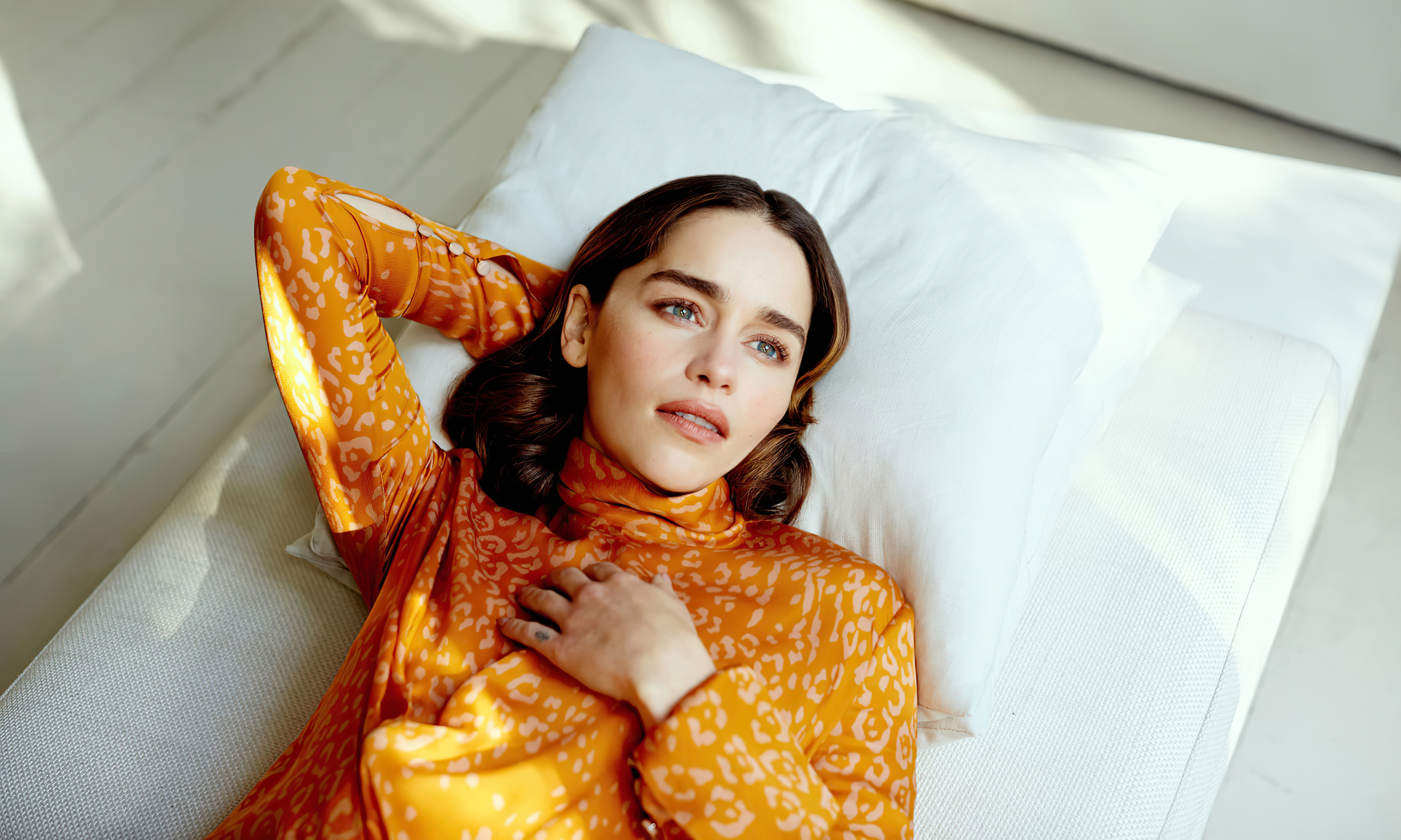 Wallpapers Emilia Clarke lies has a rest on the desktop