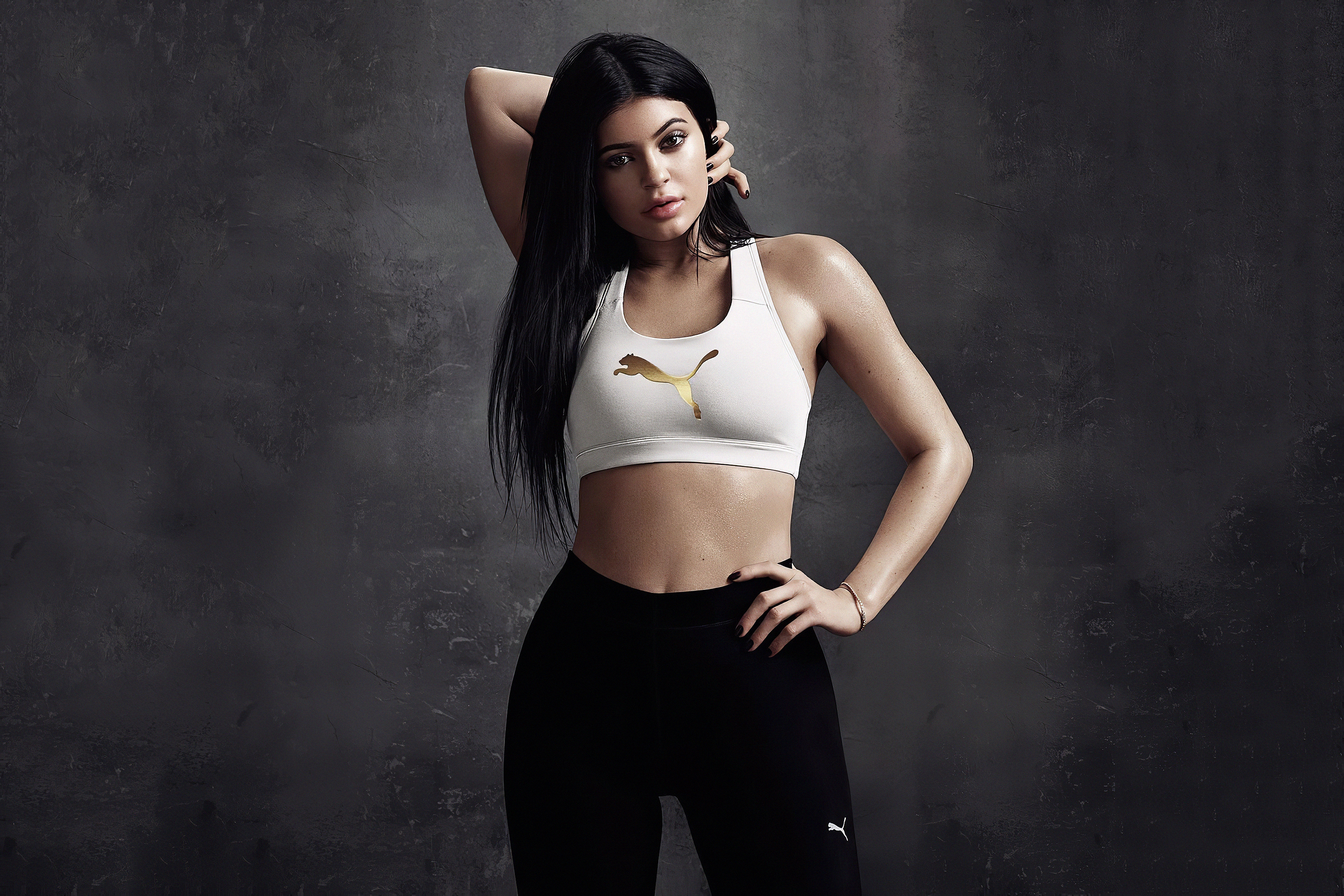 Wallpapers Kylie Jenner grey wall celebrities on the desktop