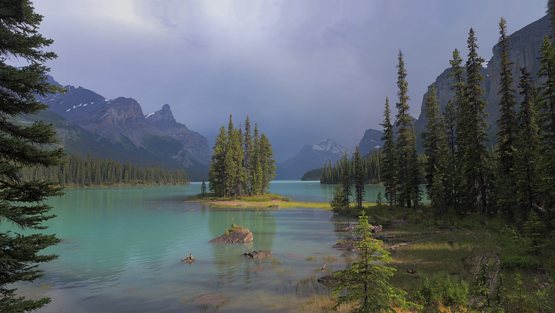 Free photo Beautiful wallpapers jasper national park, maligne lake