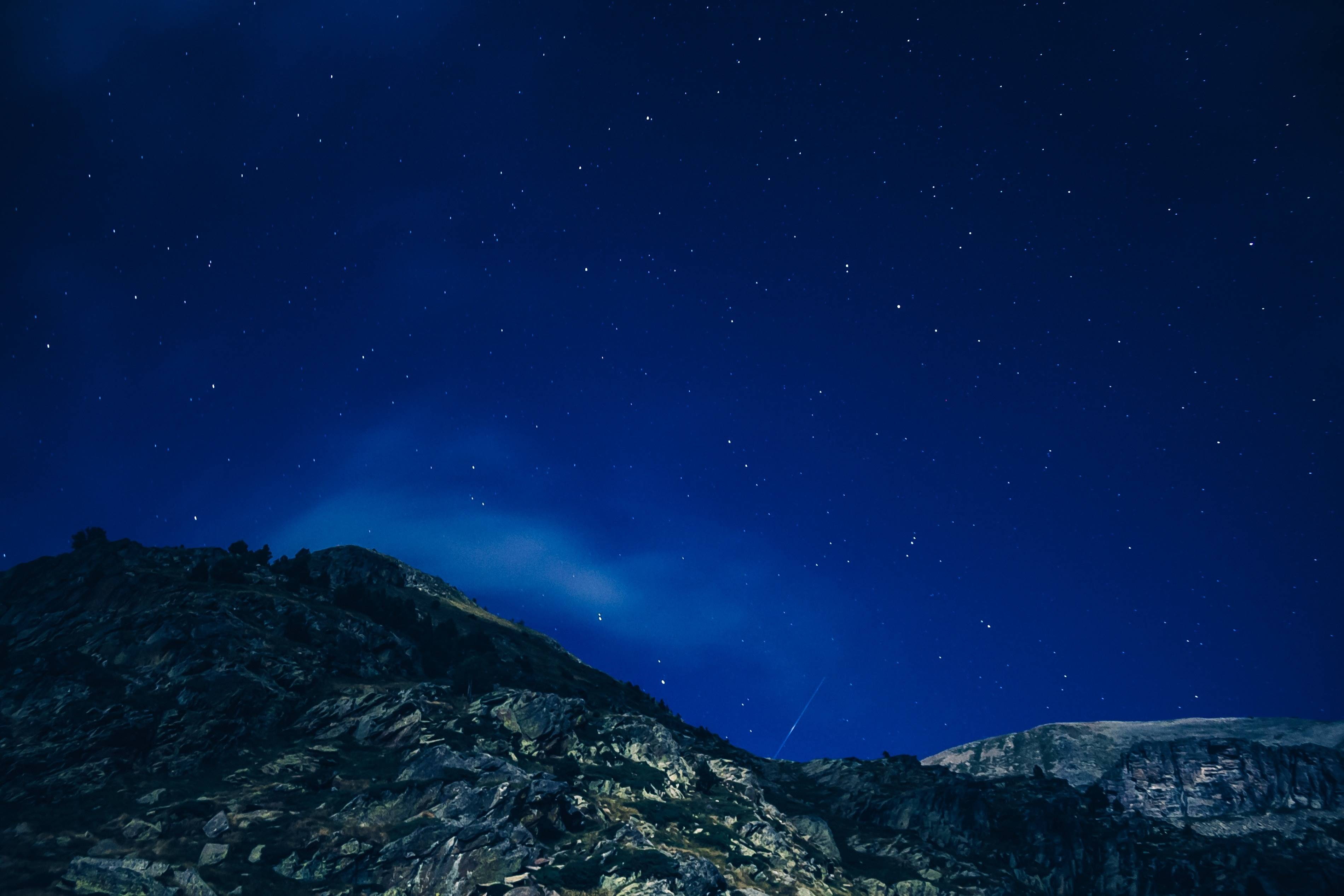 桌面上的壁纸夜空 大气层 晚上