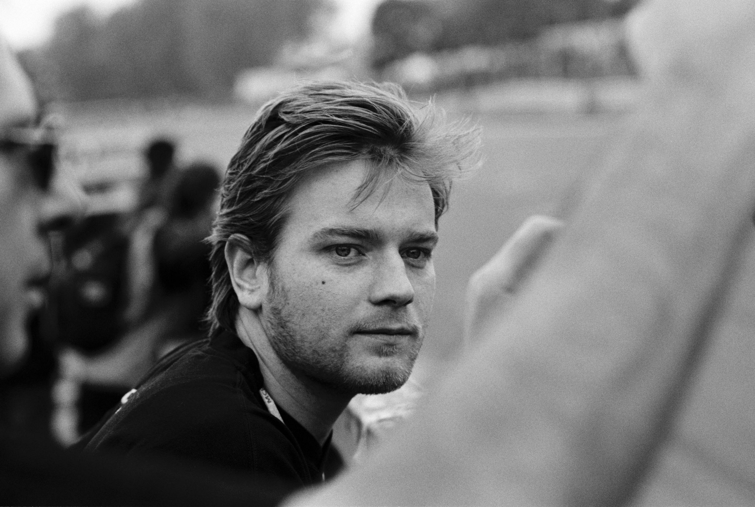 Бесплатное фото Черно белая фотка с Юэн Макгрегор