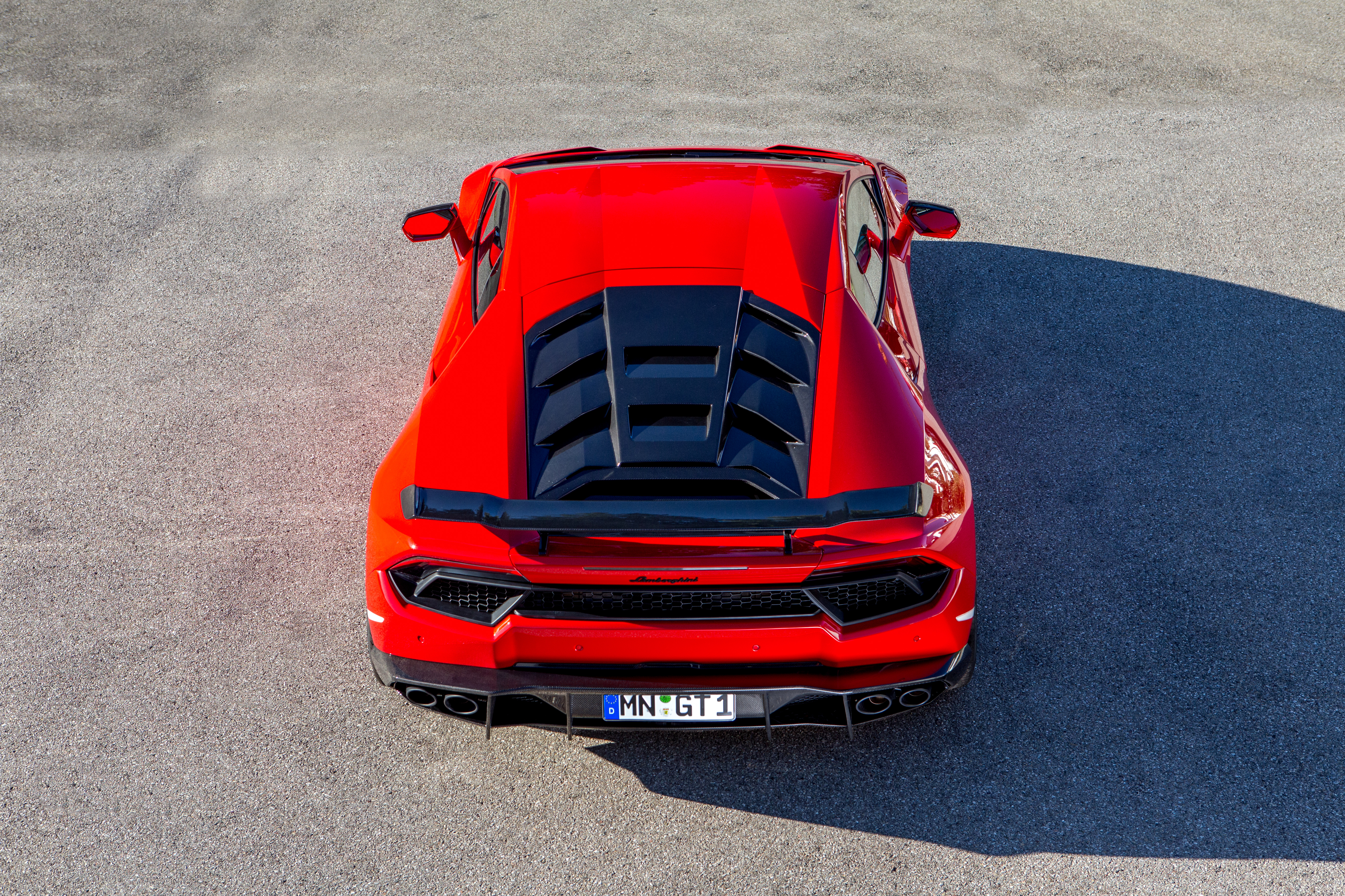 Free photo Bright red Lamborghini Huracan rear view