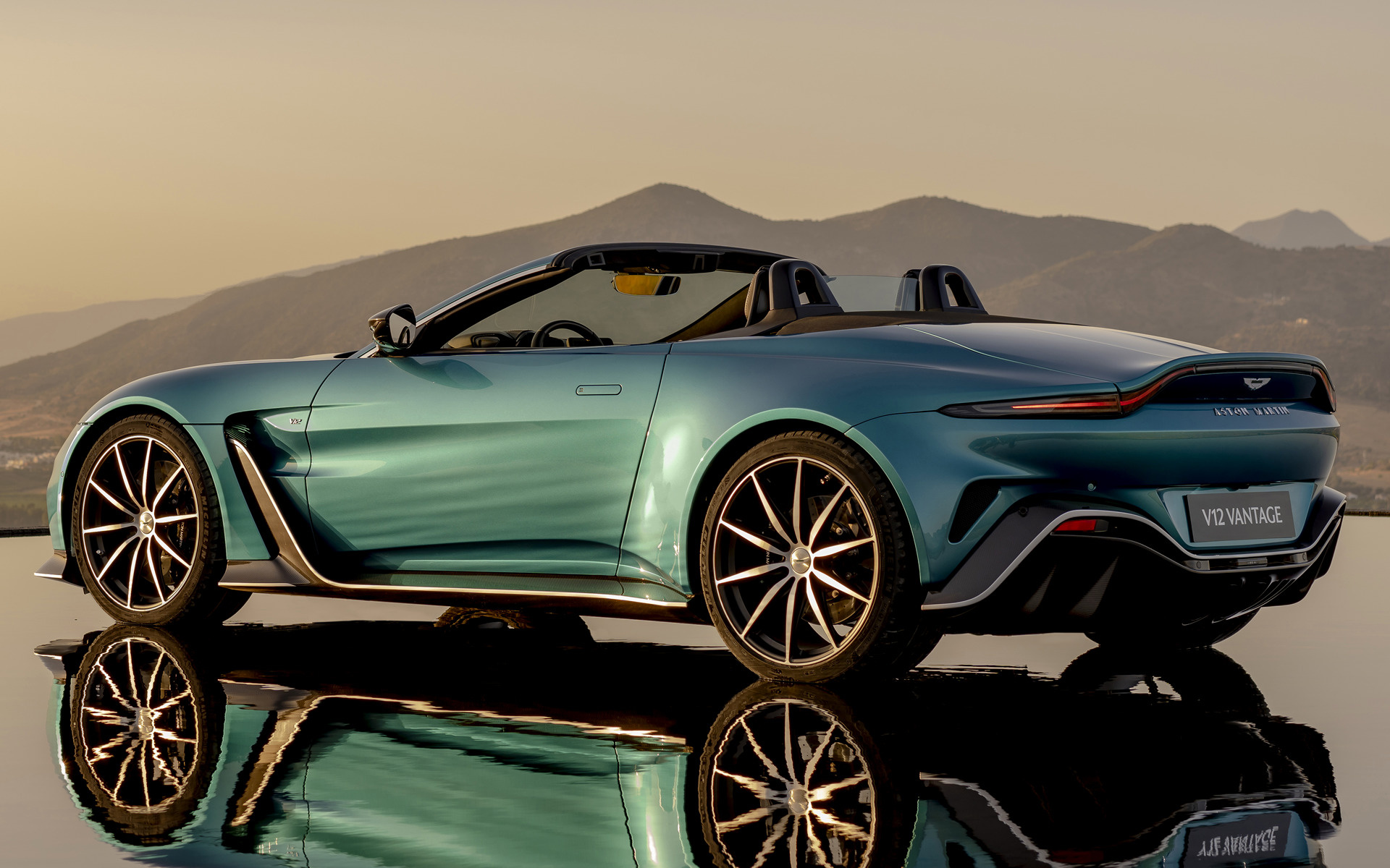 Aston martin v12 vantage roadster