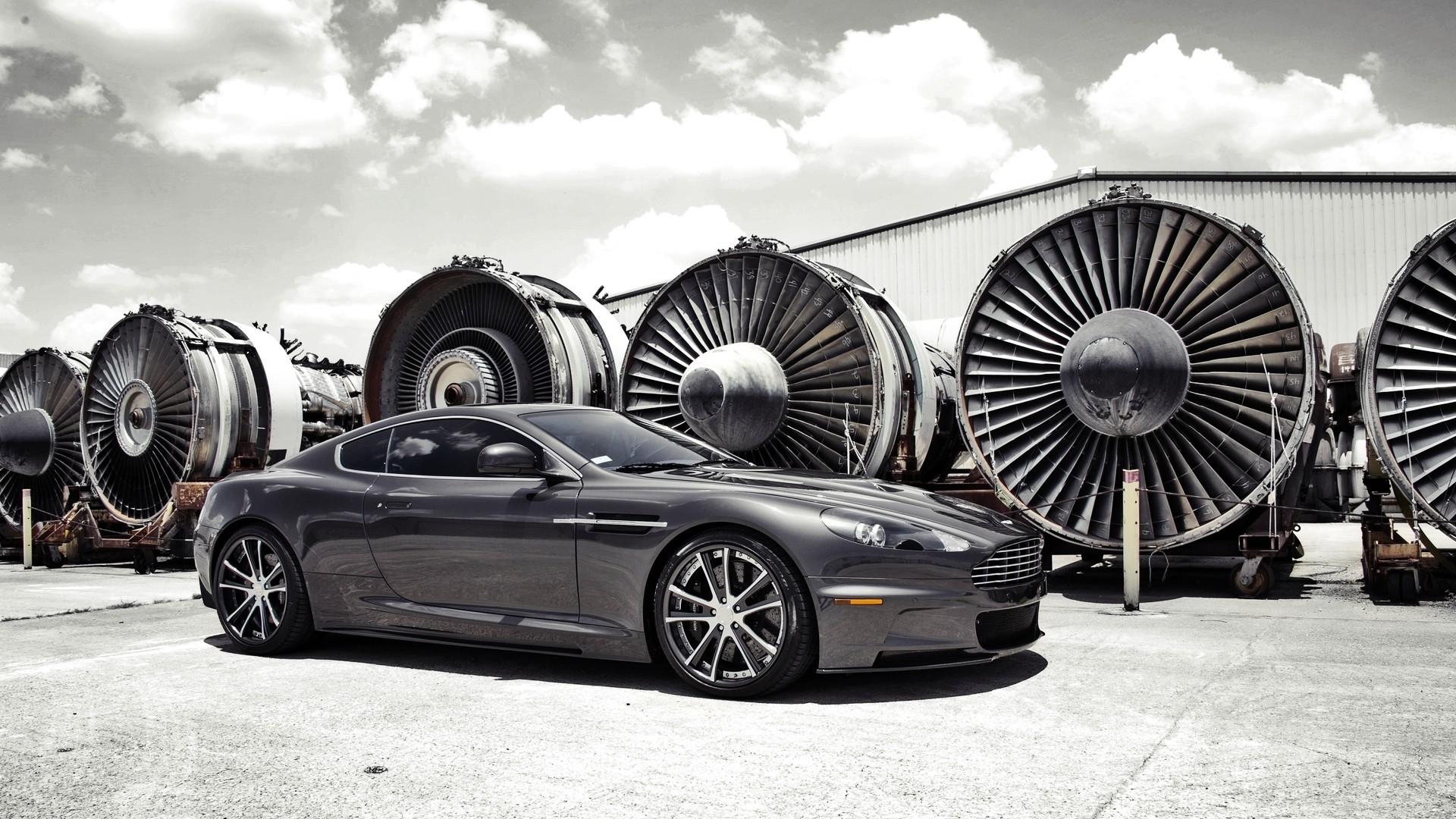 Free photo Aston Martin Vantage in a monochrome image