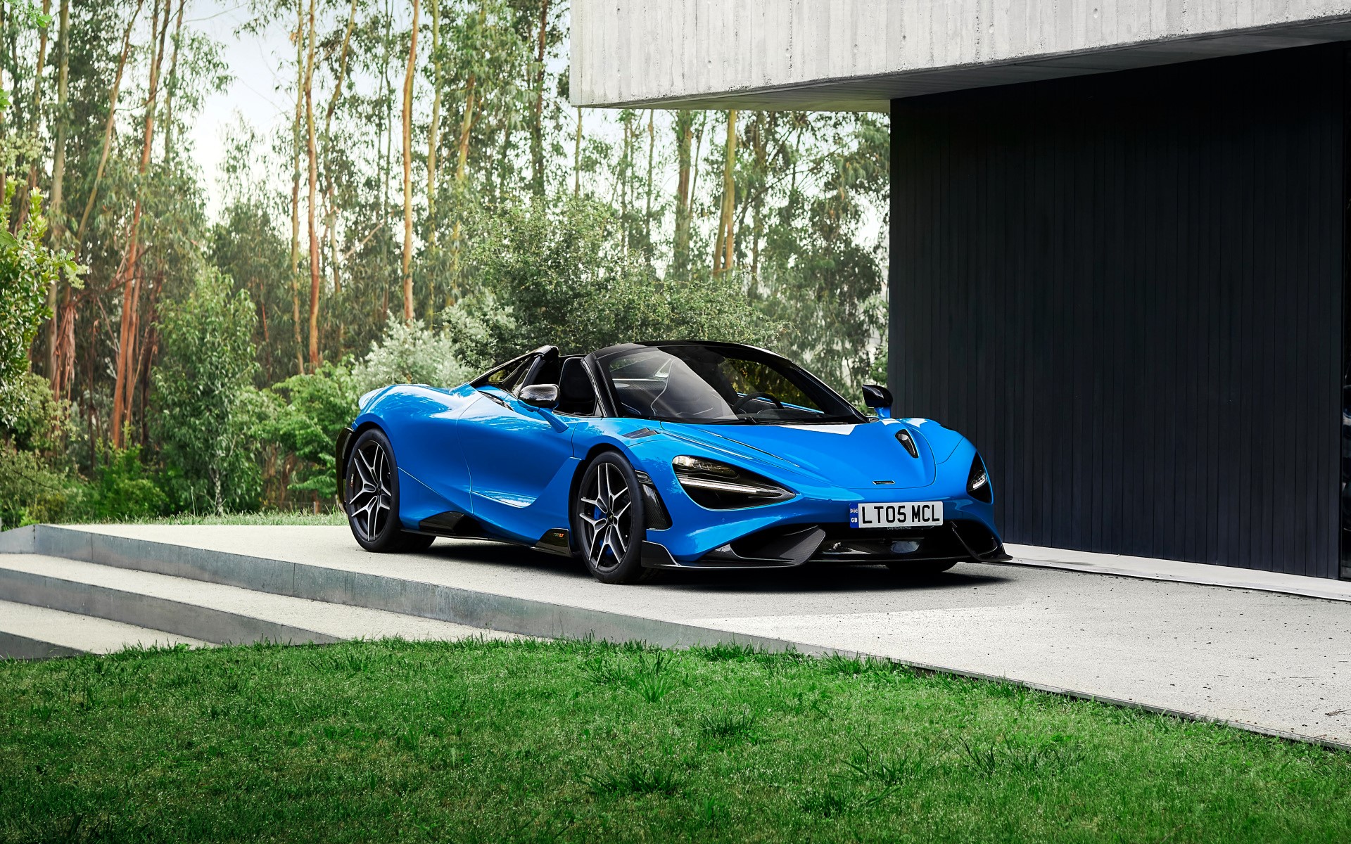 Free photo McLaren 765 LT Spider