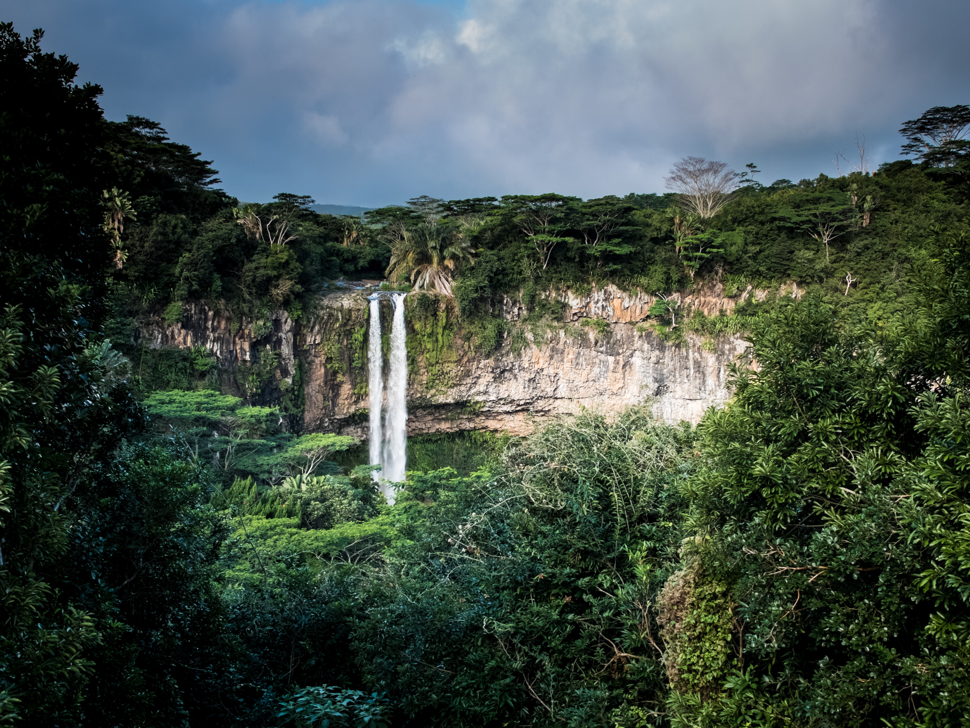 Free photo A large waterfall in the jungle rainforest