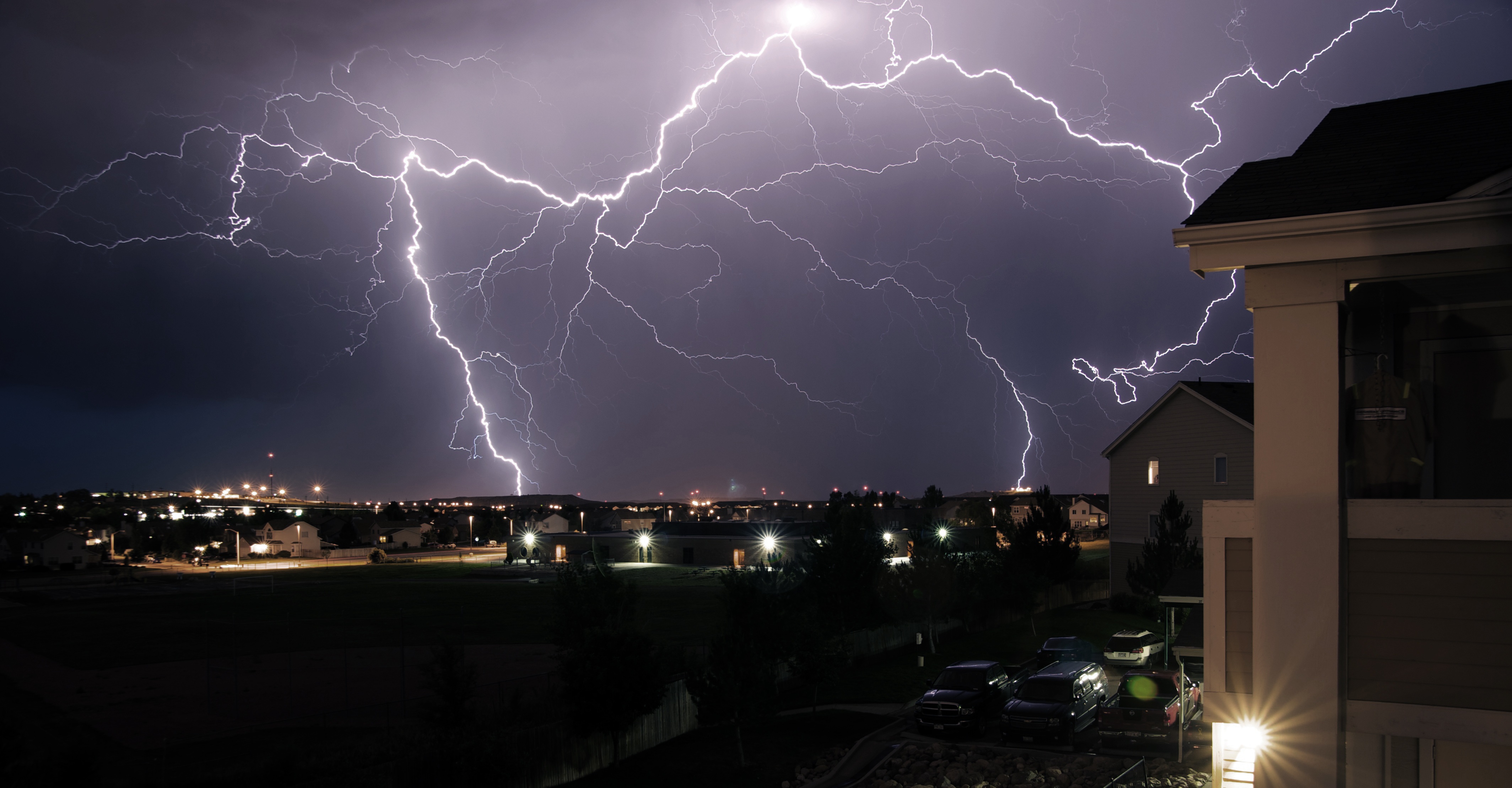 Wallpapers light night weather on the desktop