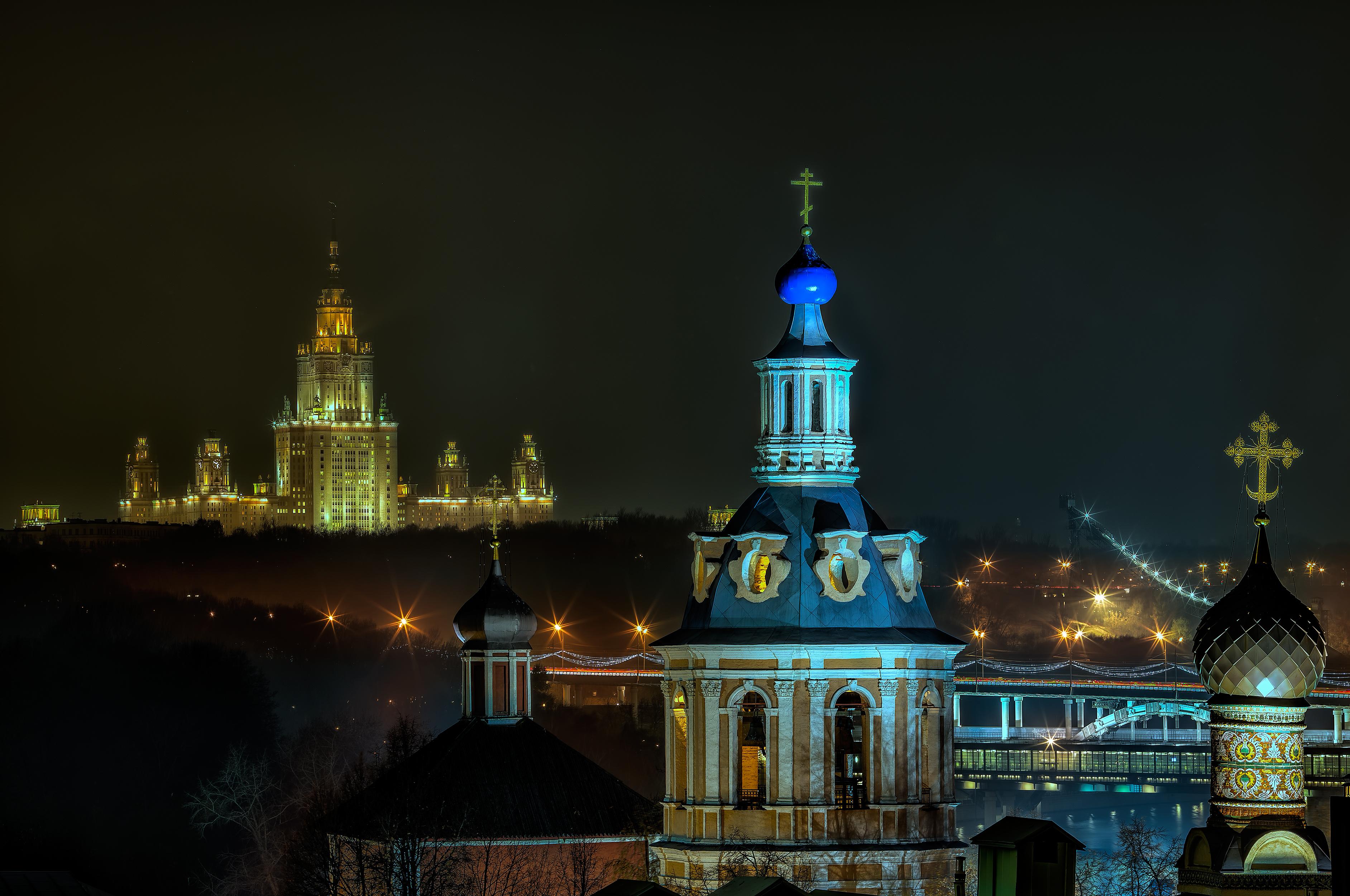 Wallpapers night Moscow the roofs of the houses on the desktop