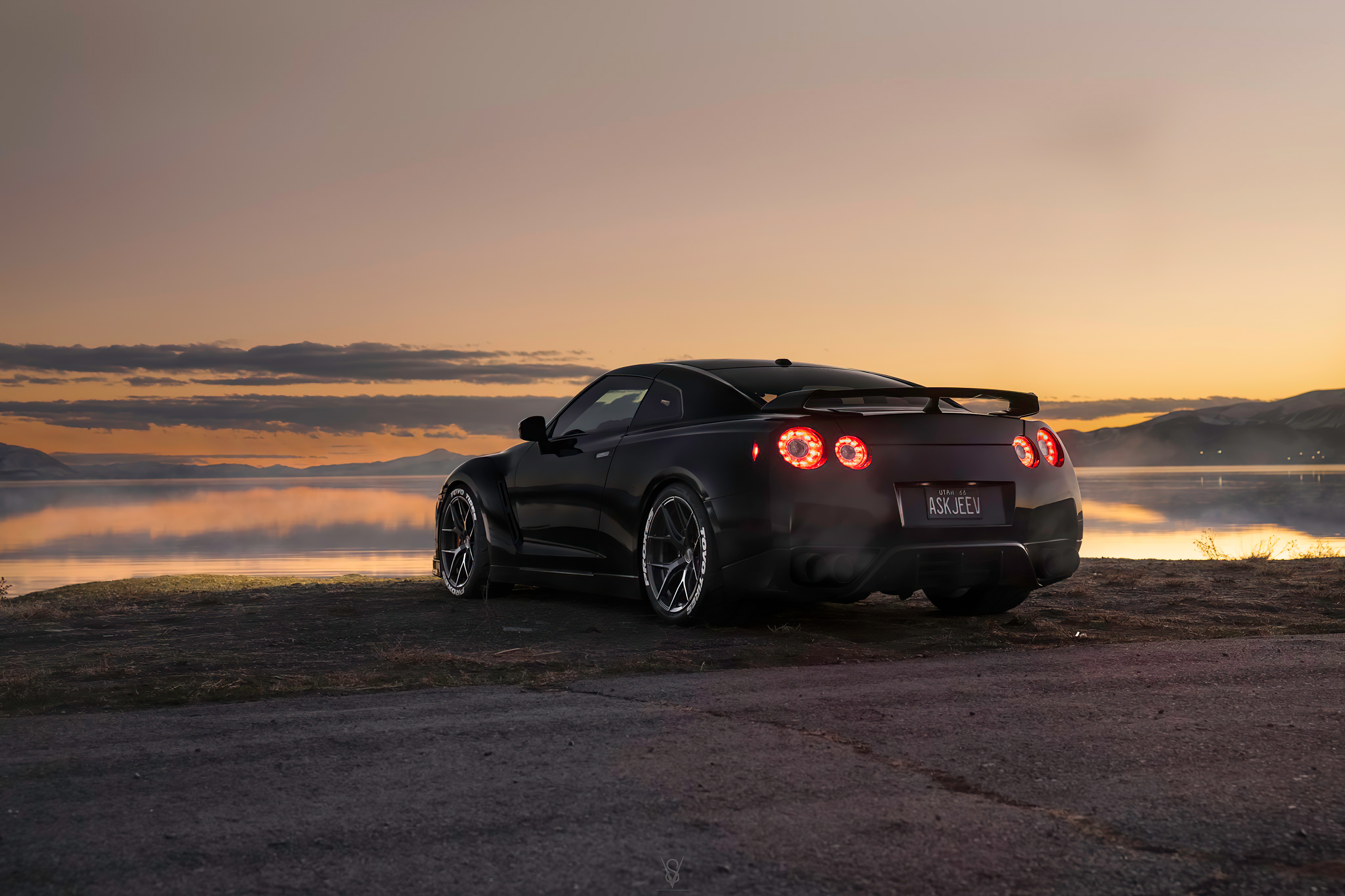 Free photo Black 2022 Nissan GTR rear view