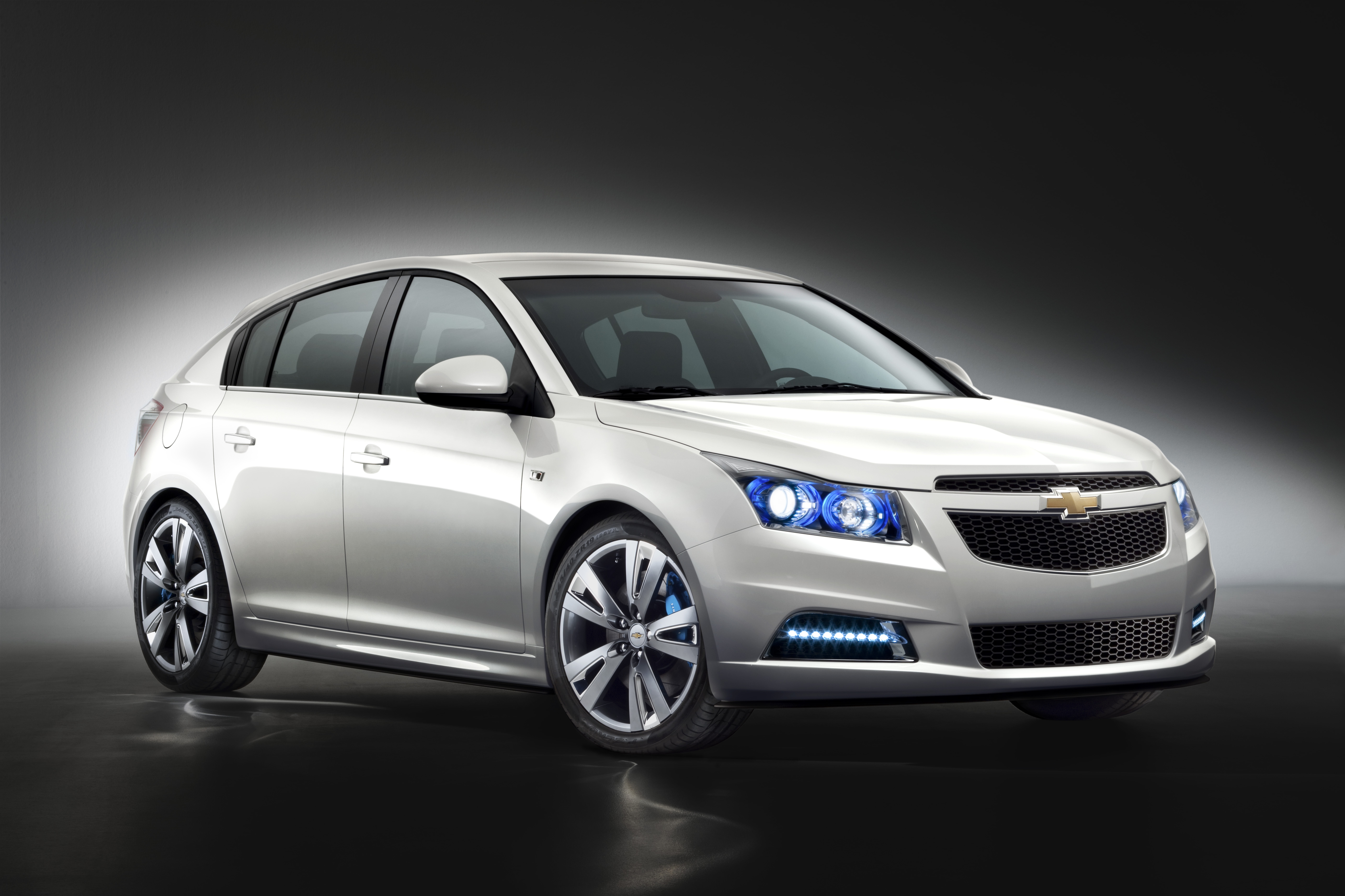 Бесплатное фото Белый chevrolet cruze