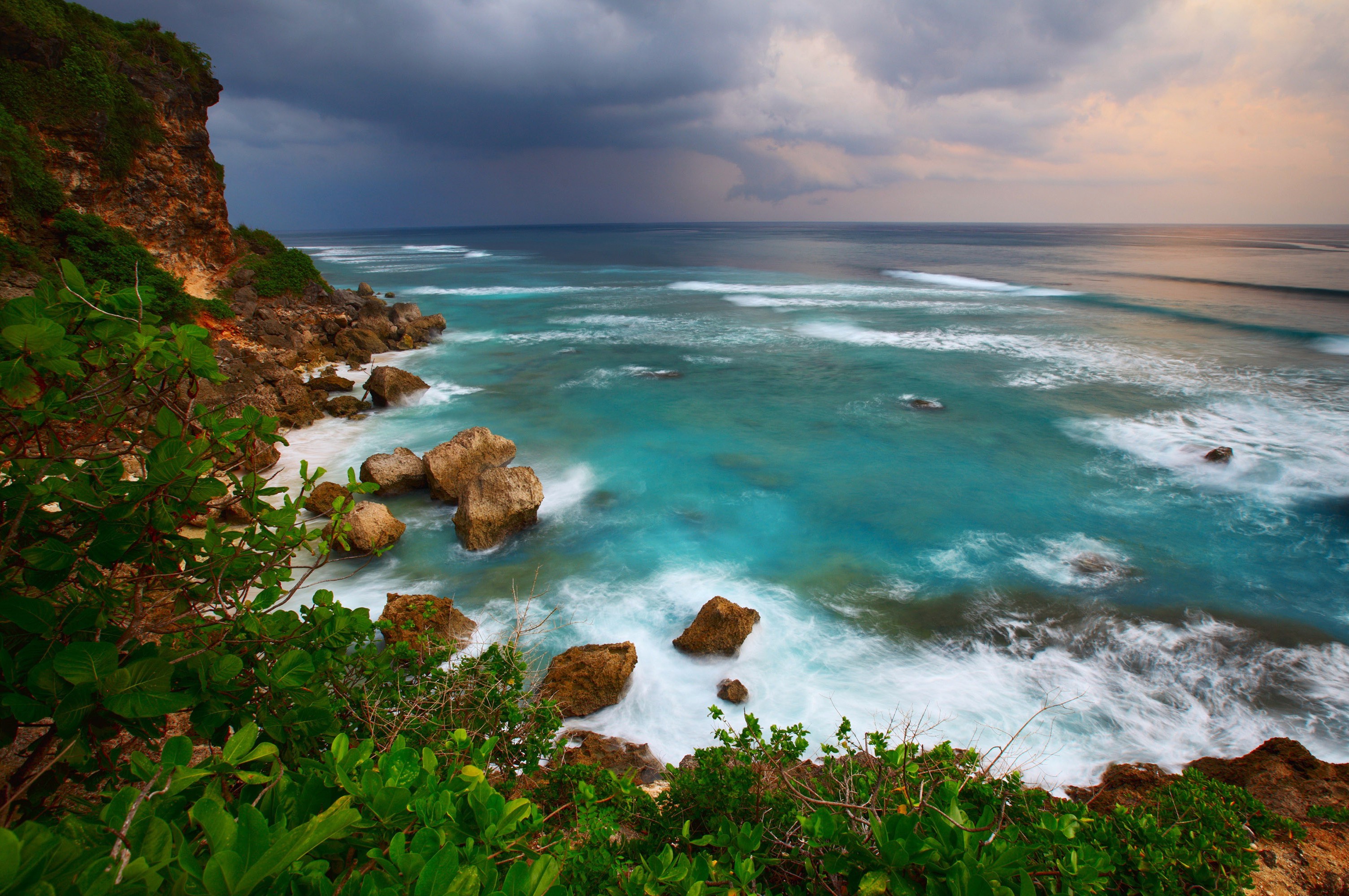 Free photo Rocky seashore top view