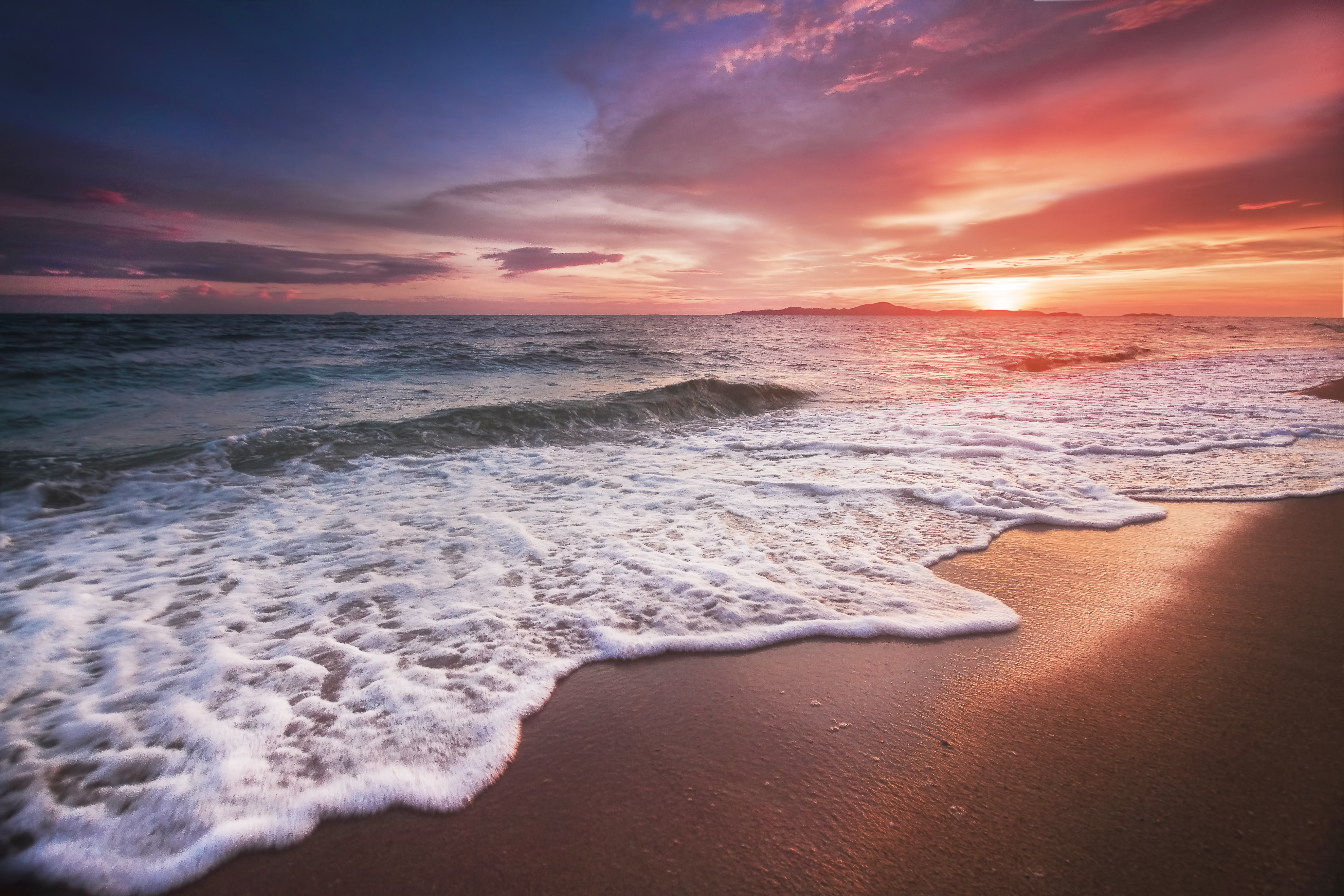 Free photo Sandy beach and sea foam