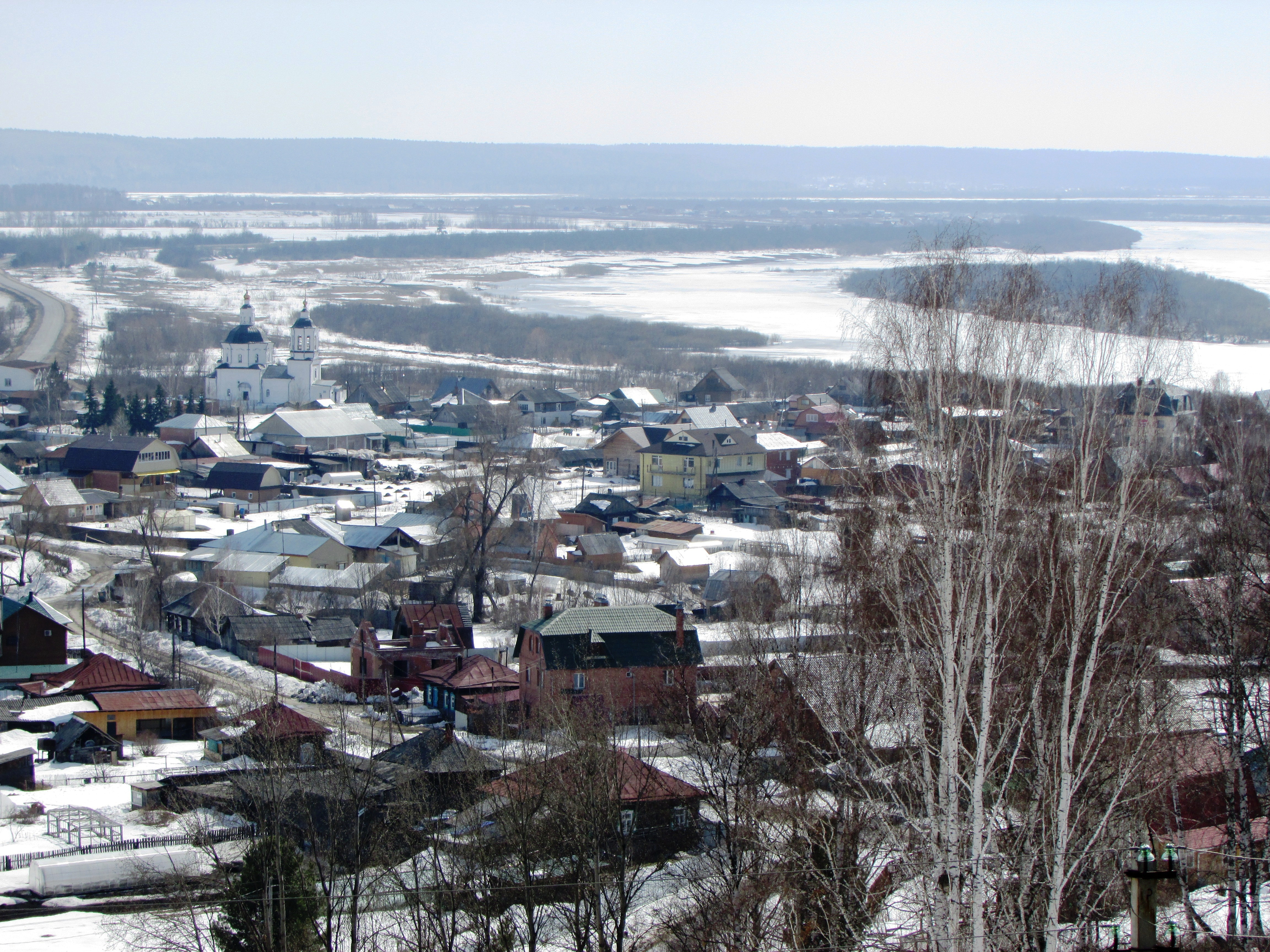 Село Коларово вид на реку Томь и Спасский храм