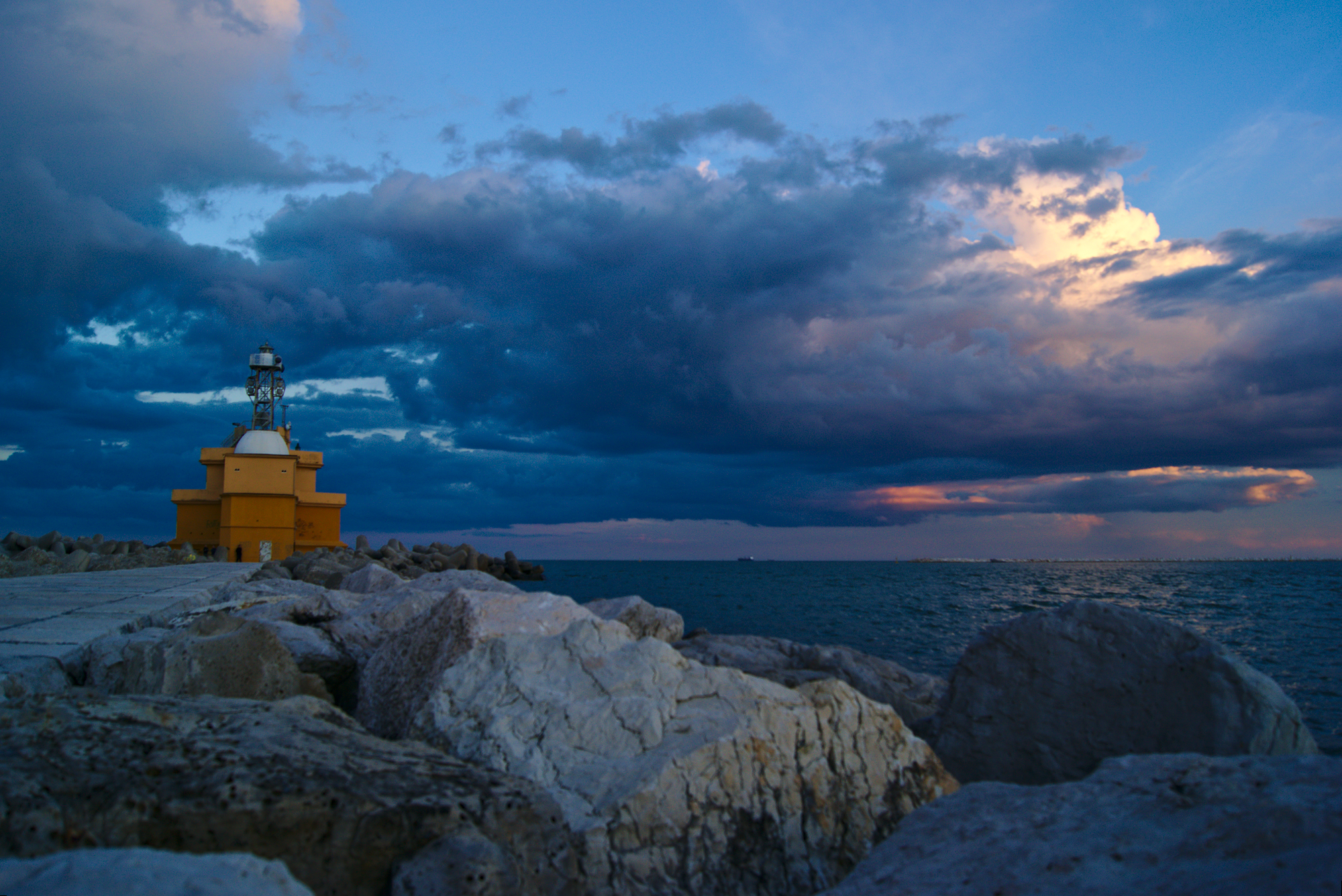 Бесплатное фото Станция на берегу моря в Арктике